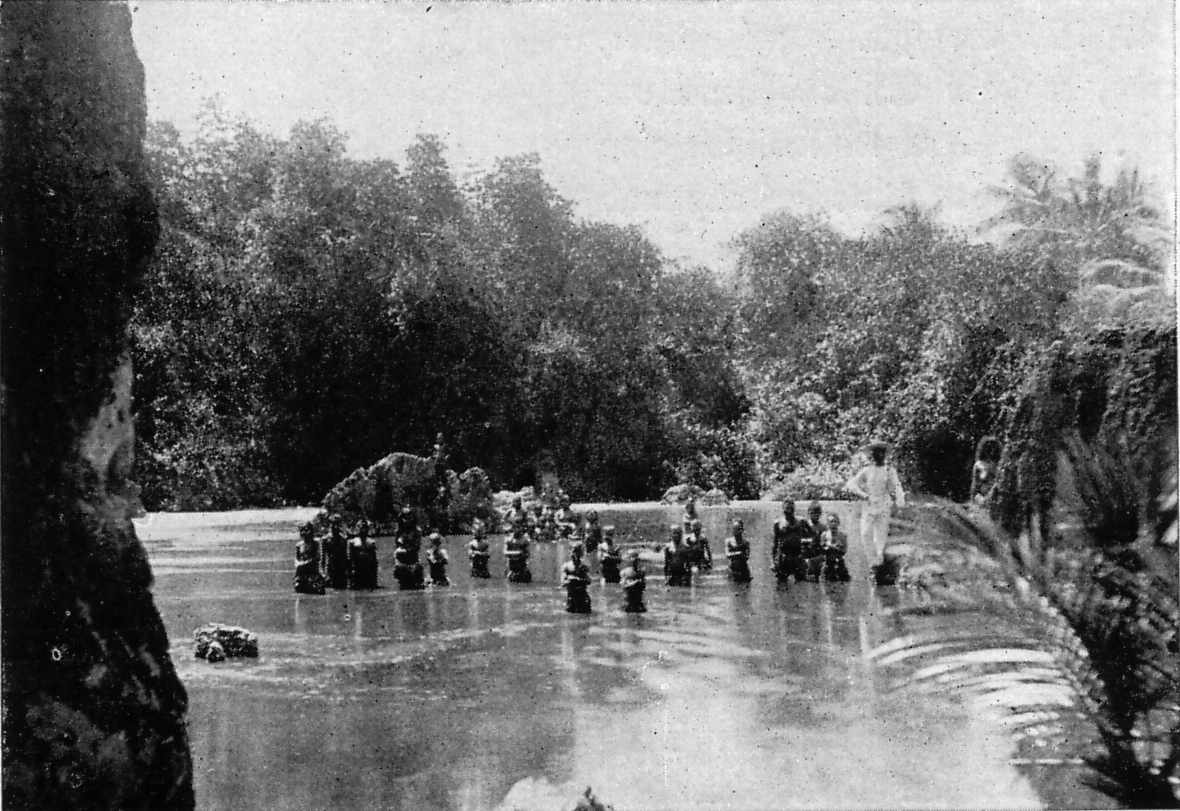 Memancing di Laguna Buada, Nauru pada tahun 1938