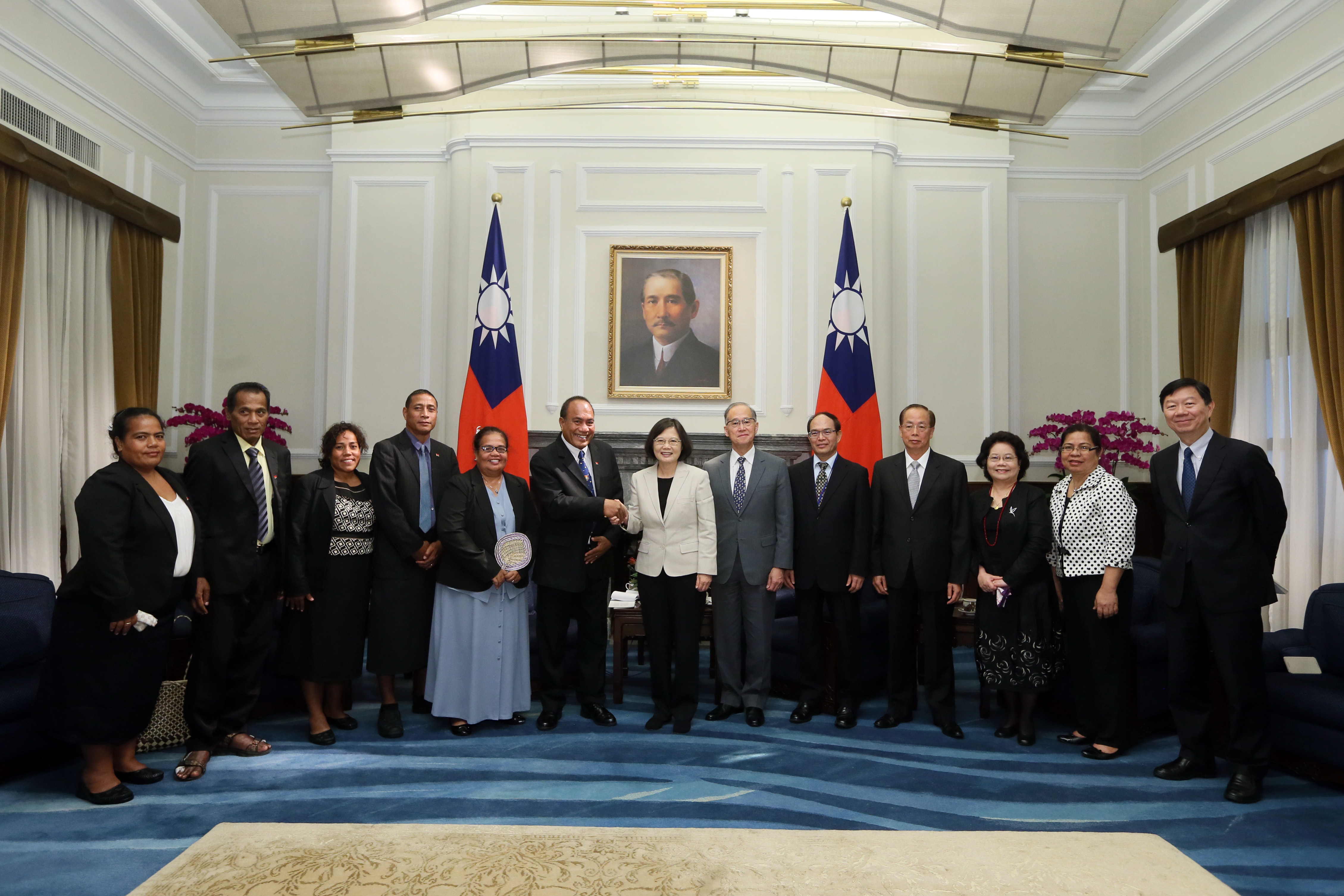 Presiden Kiribati Taneti Maamau bertemu dengan Presiden Taiwan Tsai Ing-wen pada 23 Mei 2016.