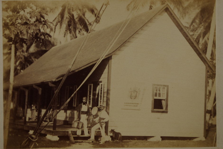 Gedung administrasi kolonial Jerman di Atol Jaluit pada tahun 1886