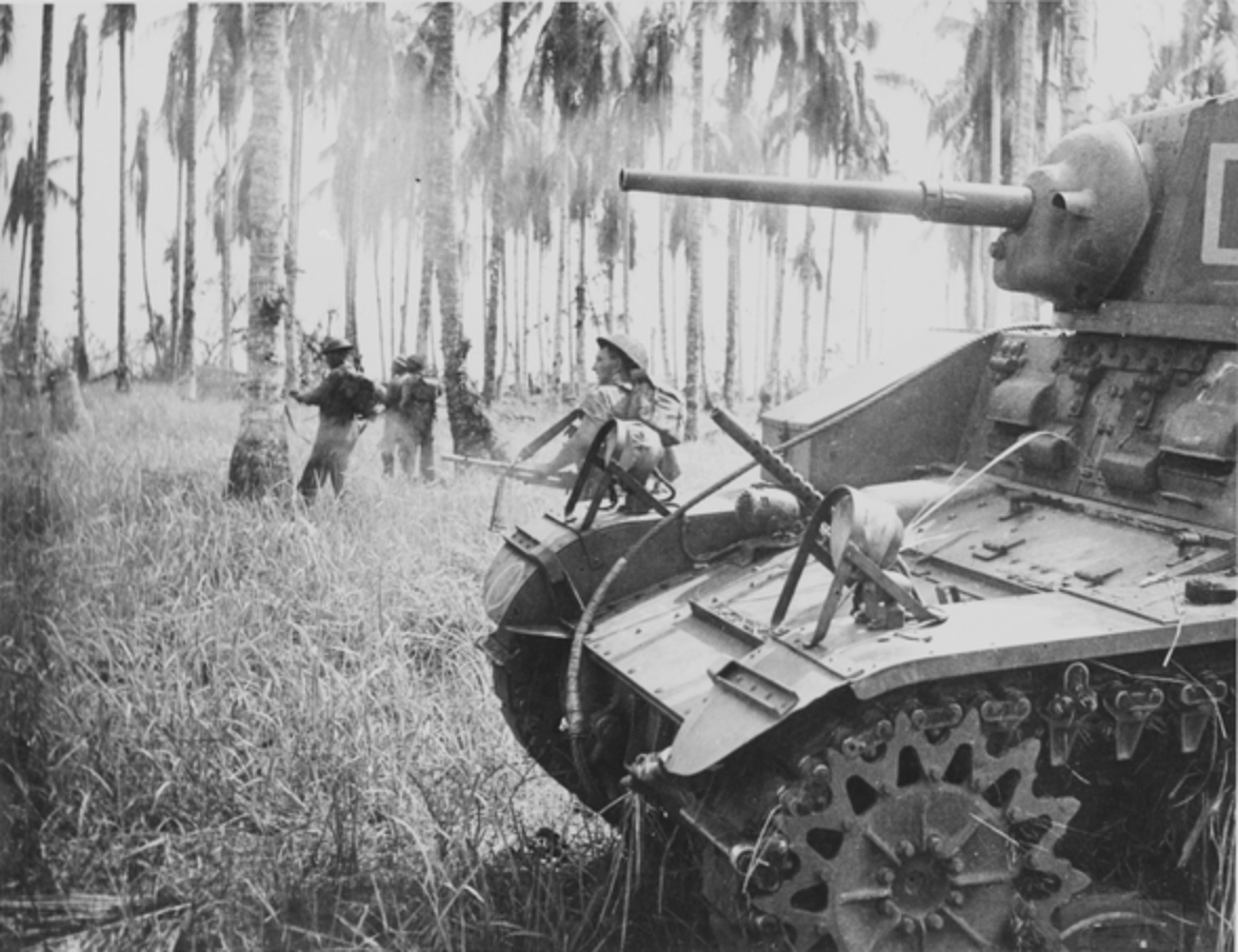 Tentera Australia menyerang kedudukan Jepun semasa Pertempuran Buna-Gona, 7 Januari 1943.