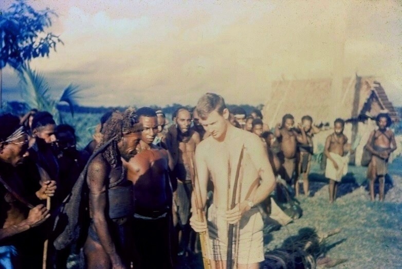 Pegawai peronda Australia (Kiap) pada tahun 1964 di Bougainville.