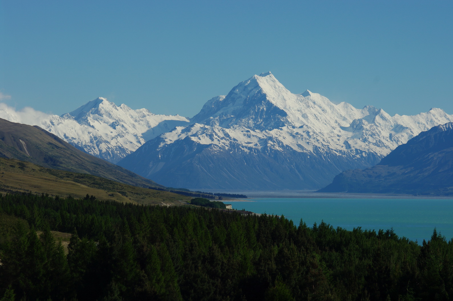 Aoraki / Gunung Cook ialah titik tertinggi di New Zealand, pada ketinggian 3.72 K m.