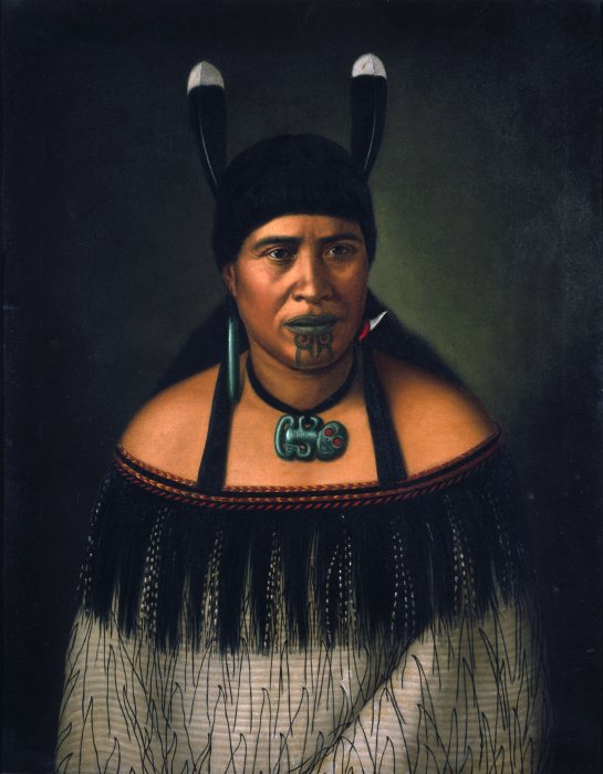 Potret Hinepare dari Ngāti Kahungunu oleh Gottfried Lindauer, menunjukkan moko dagu, pounamu hei-tiki dan jubah tenunan.