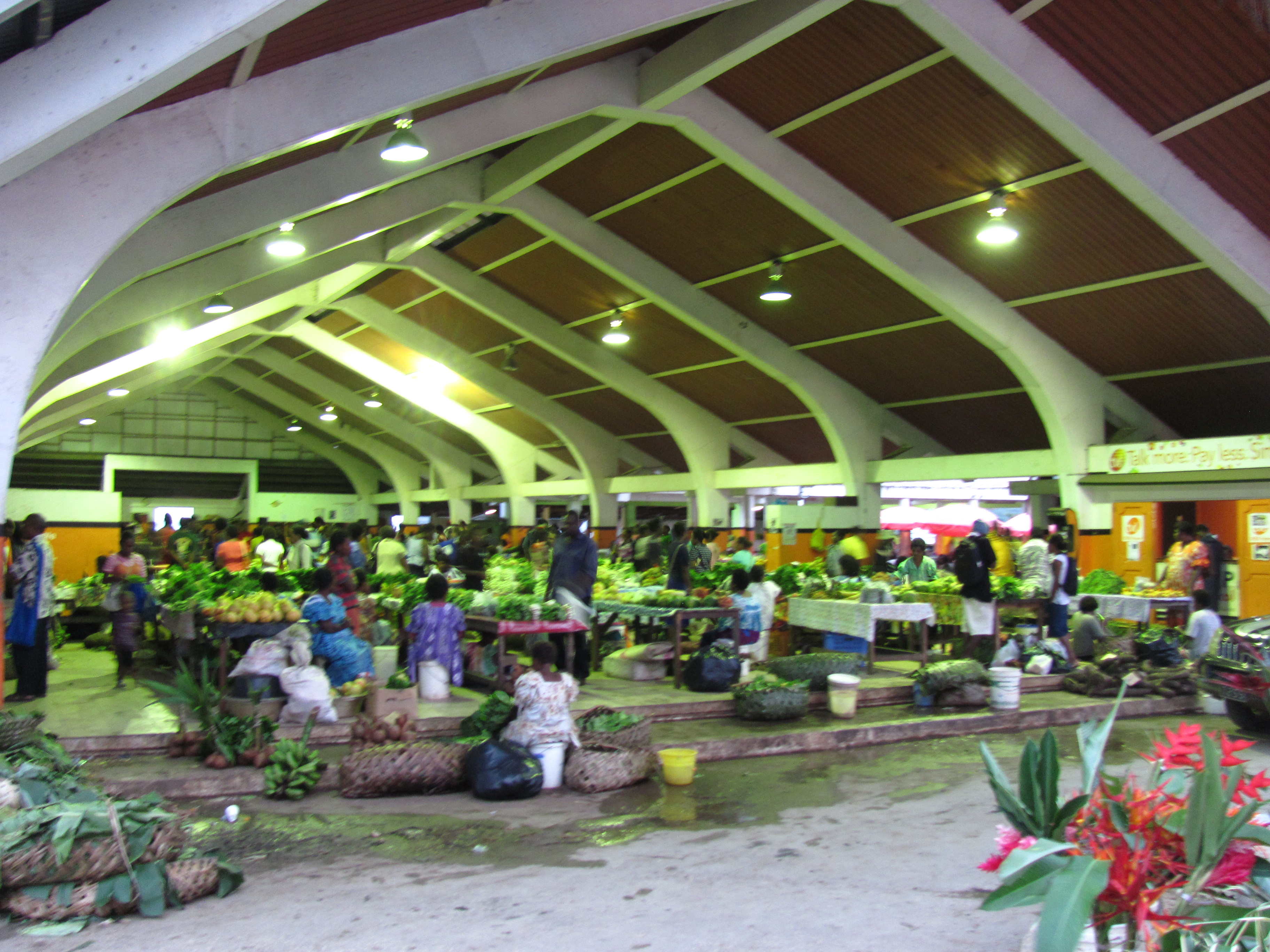 Sebuah dewan pasar di Port Vila.