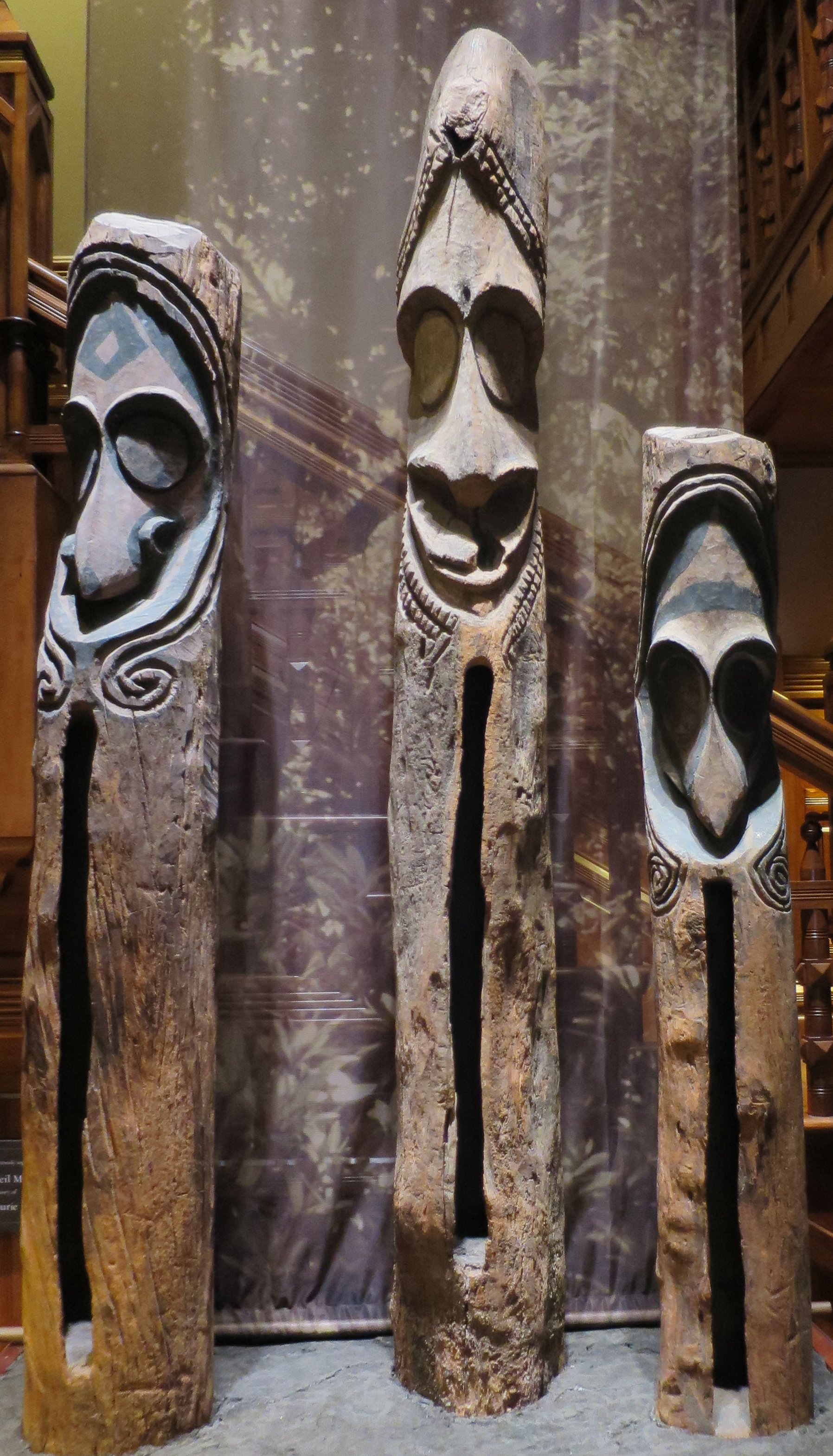 Gong celah kayu dari Vanuatu, Museum Bernice P. Bishop.