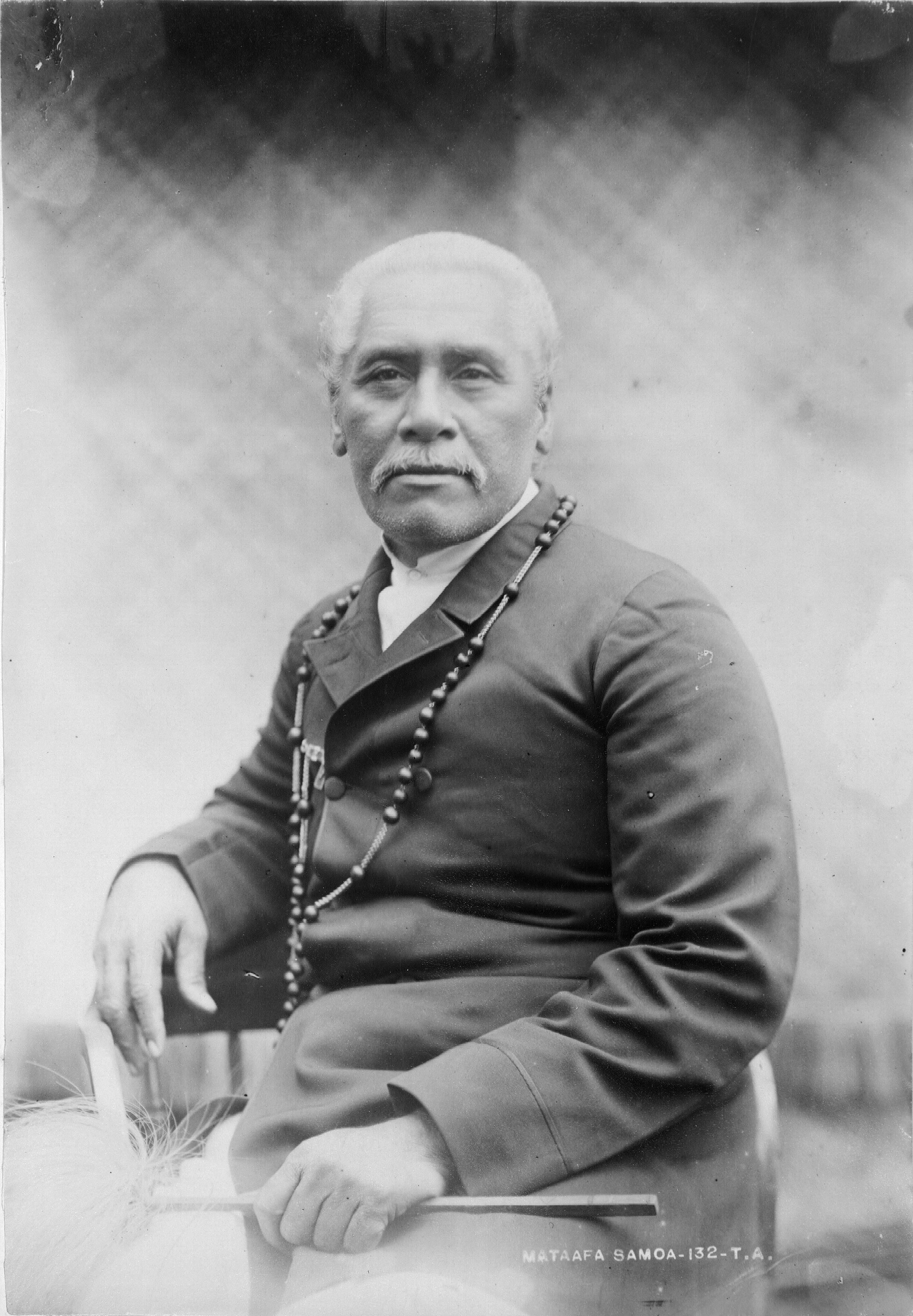 Mata'afa Iosefo (1832-1912), kepala suku tertinggi dan pesaing untuk jabatan raja Samoa.