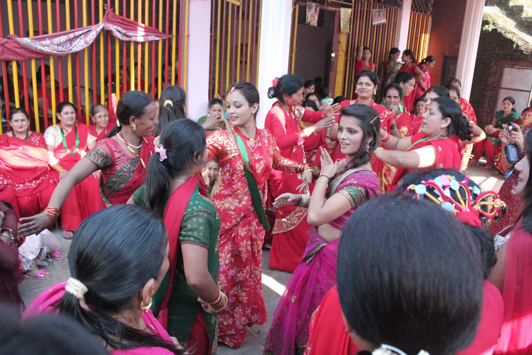 Wanita merayakan Haritalika Teej di Nepal