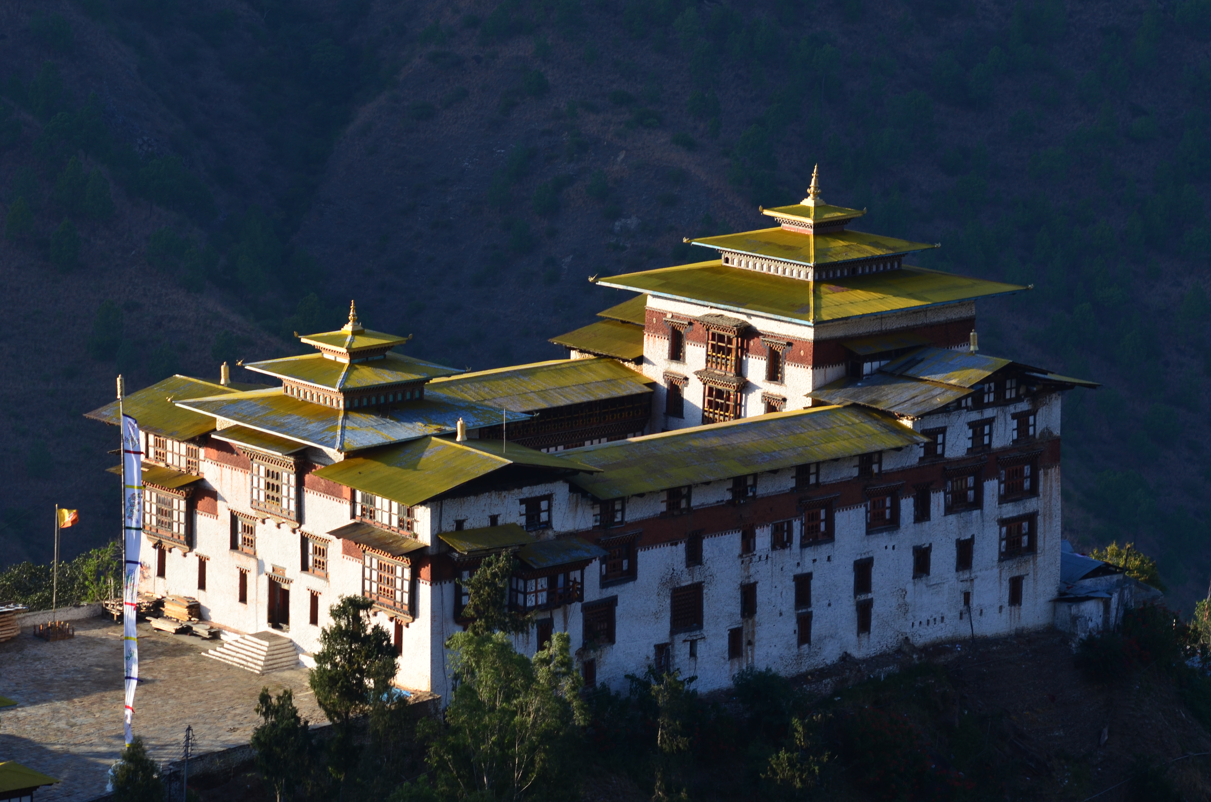 Dzong Trashigang, dibina pada tahun 1659