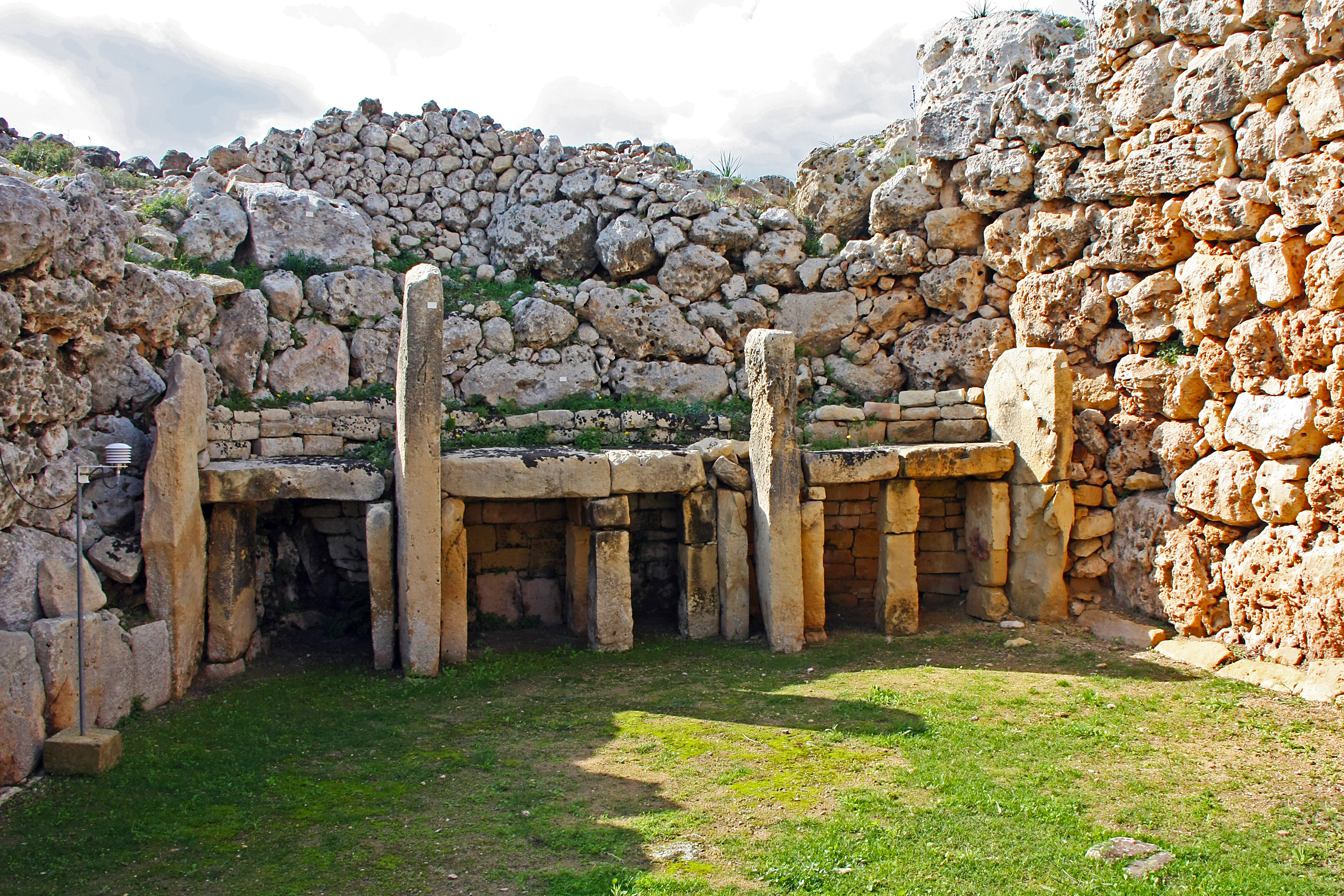 Quần thể đền thờ megalith Ġgantija ở Xagħra, Gozo.