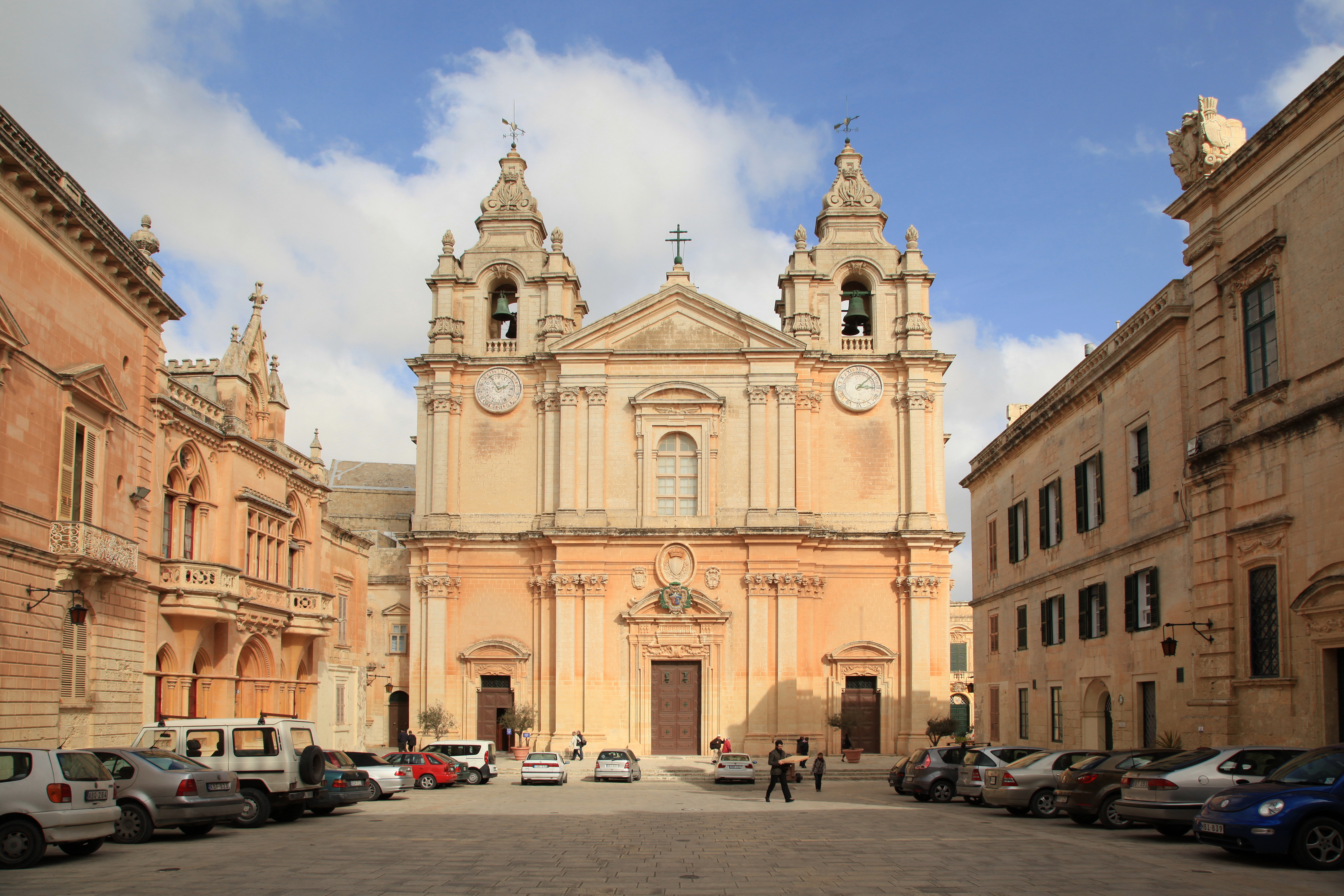 Nhà thờ chính tòa Thánh Phaolô, Mdina được xây dựng theo phong cách kiến trúc Baroque.