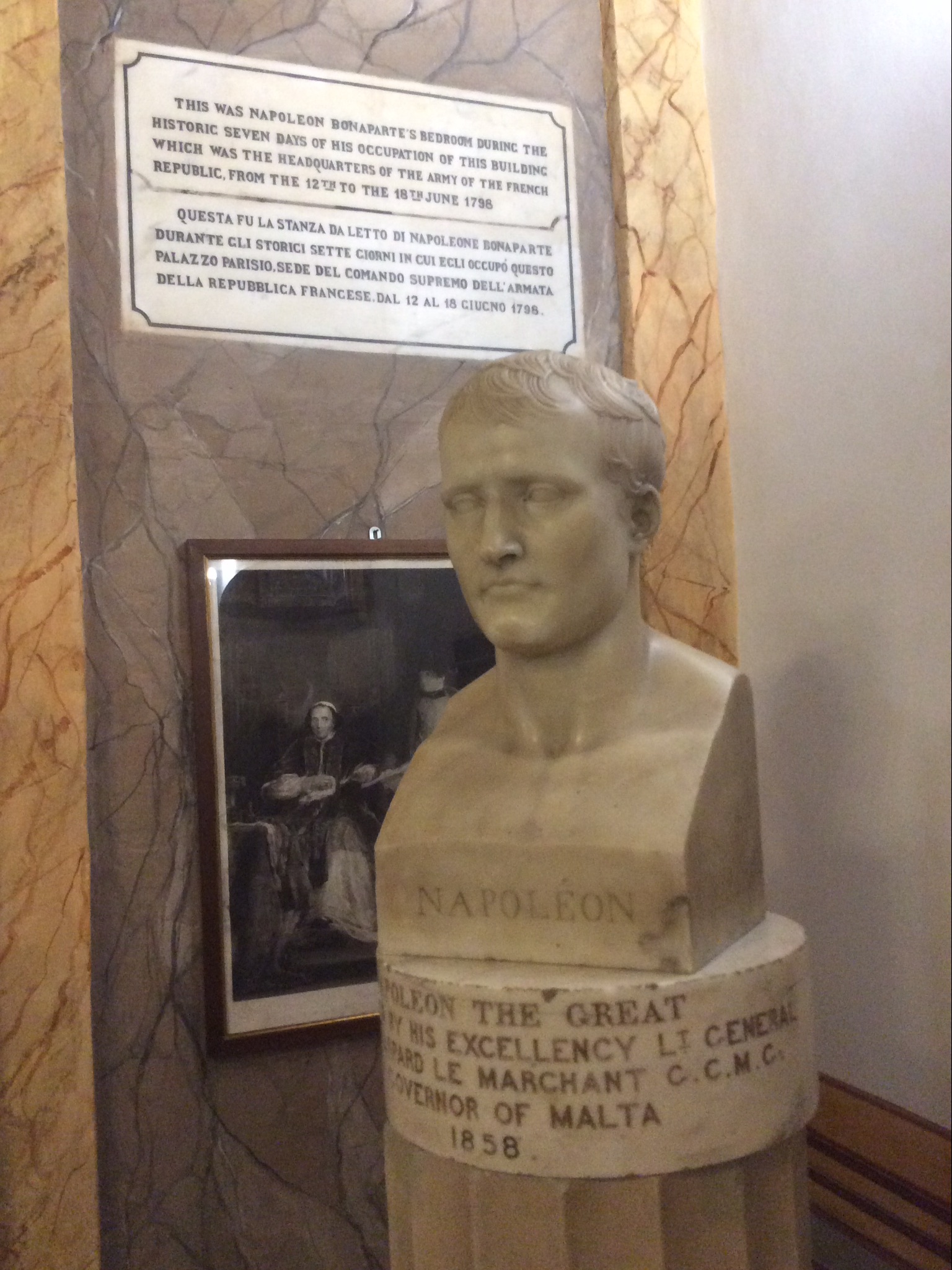 Tượng bán thân của Bonaparte tại Palazzo Parisio ở Valletta.