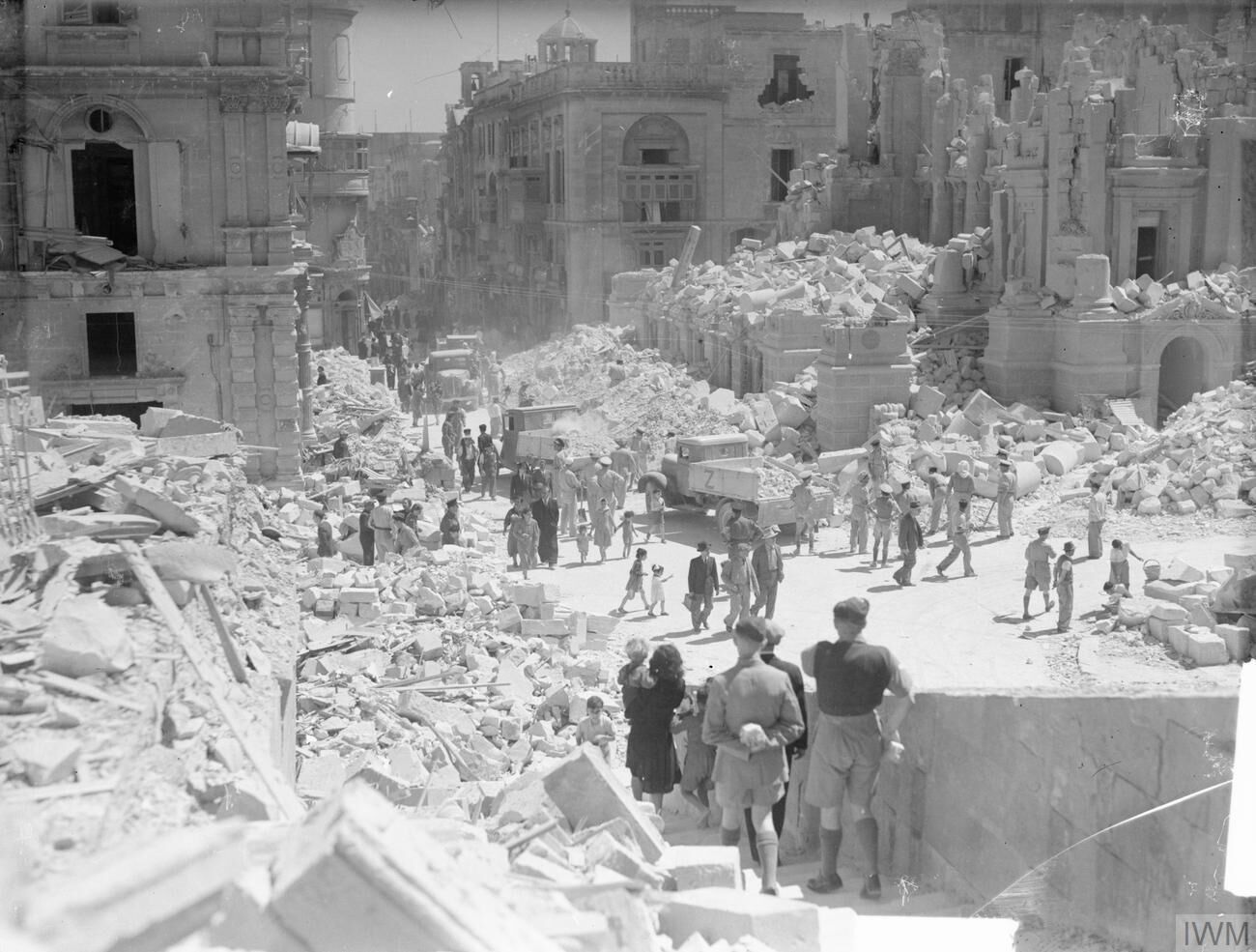 Đường Kingsway (nay là Phố Cộng hòa) ở Valletta bị đánh bom nặng nề trong cuộc bao vây Malta, 1942.