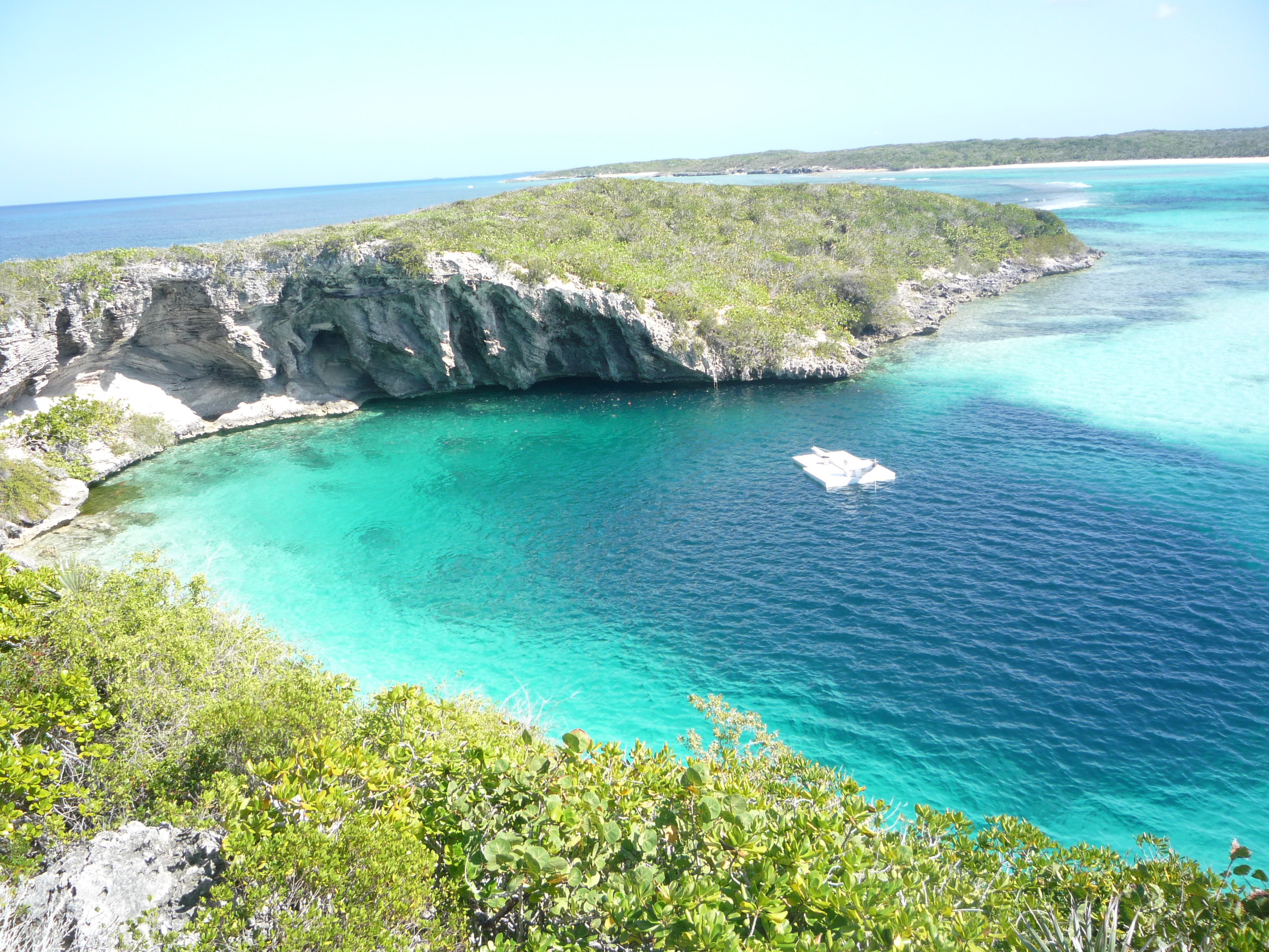 Hố Xanh Dean ở Clarence Town trên Long Island, Bahamas