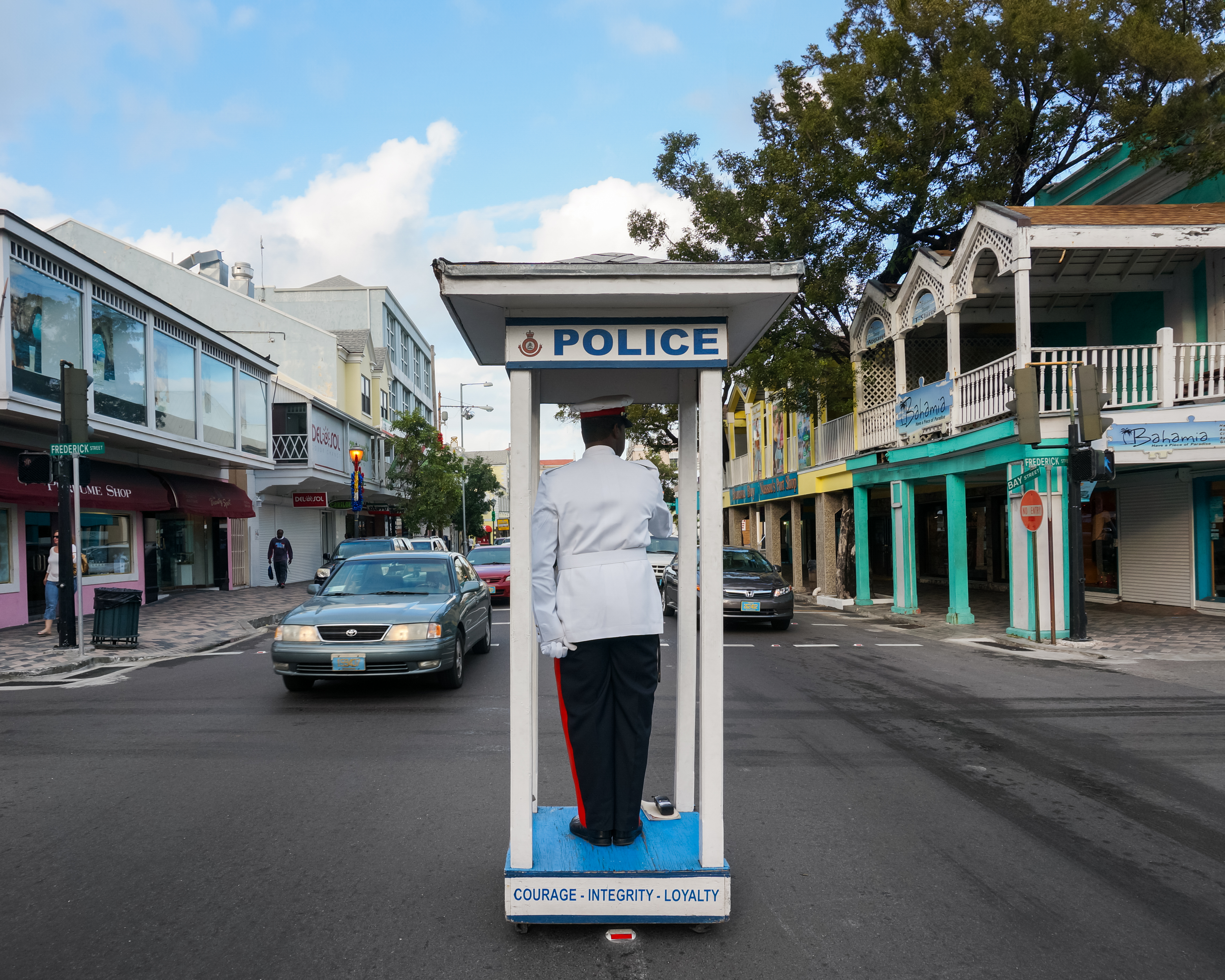 Polisi lalu lintas di Nassau
