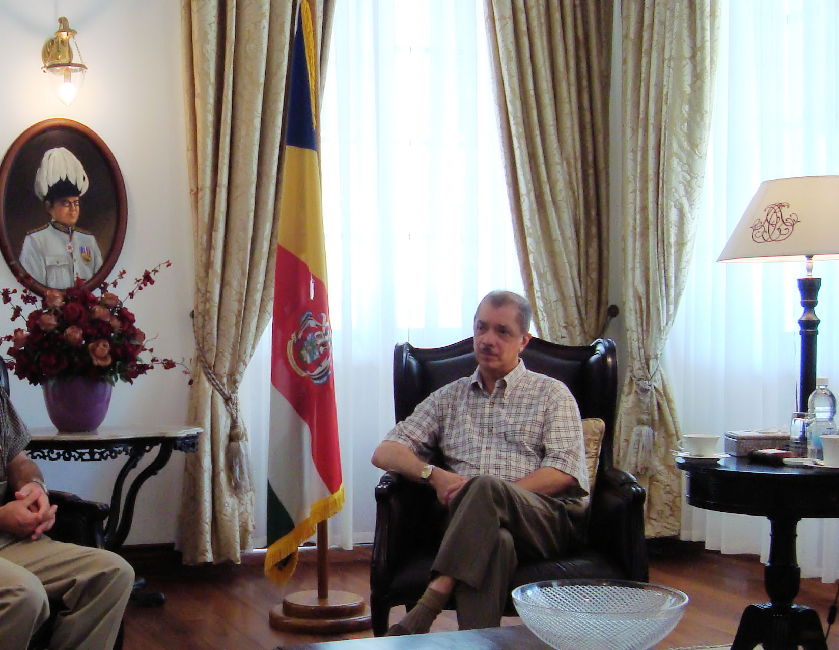 Presiden James Michel di kantornya di Victoria, 2009