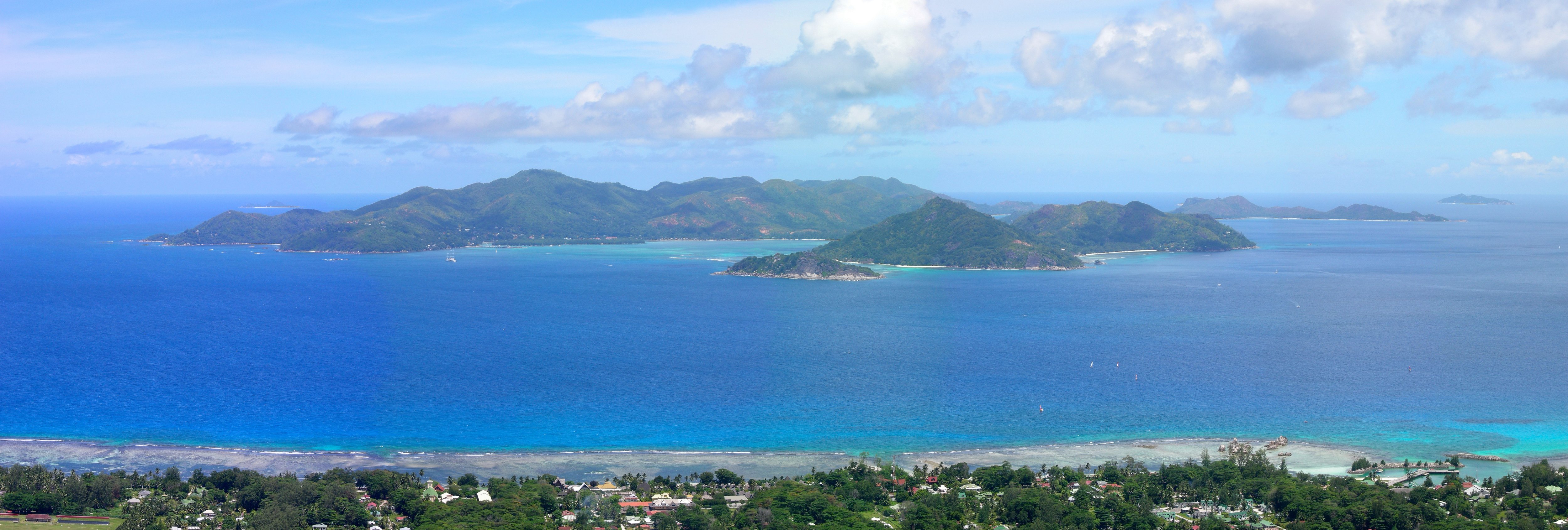 Pemandangan Praslin, pulau terbesar kedua di Seychelles