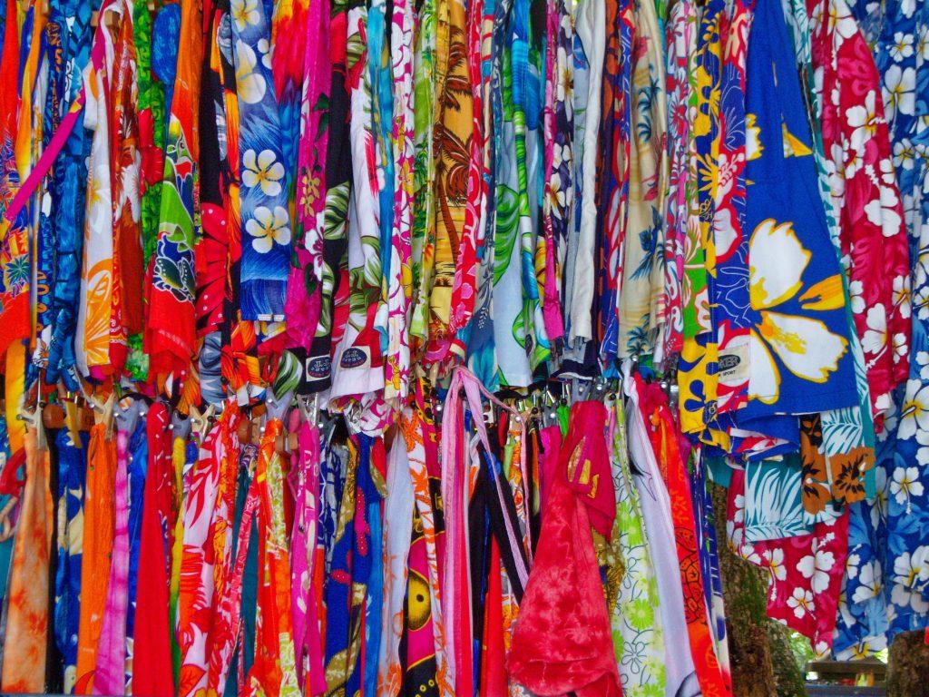 Rok warna-warni di pasar Seychelles