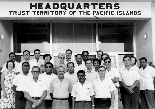 Pesuruhjaya Tinggi TTPI dan kakitangan, tahun 1960-an.