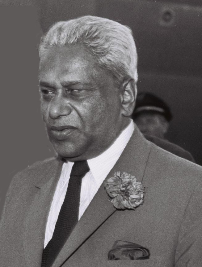 Sir Seewoosagur Ramgoolam, Perdana Menteri Mauritius pertama di bandara Lod, Israel 1962