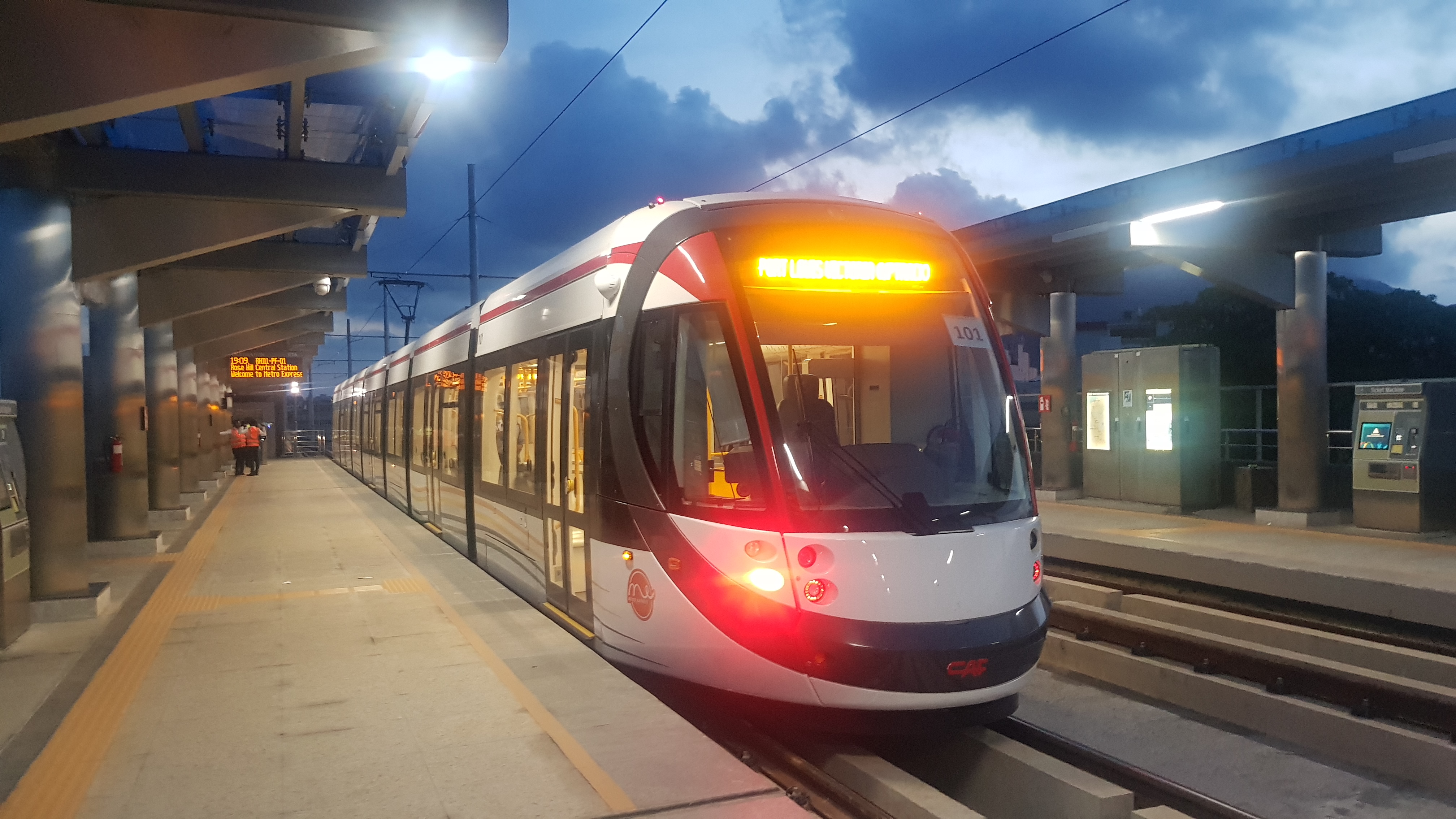 Urbos 100-3 di Stasiun Pusat Rose Hill