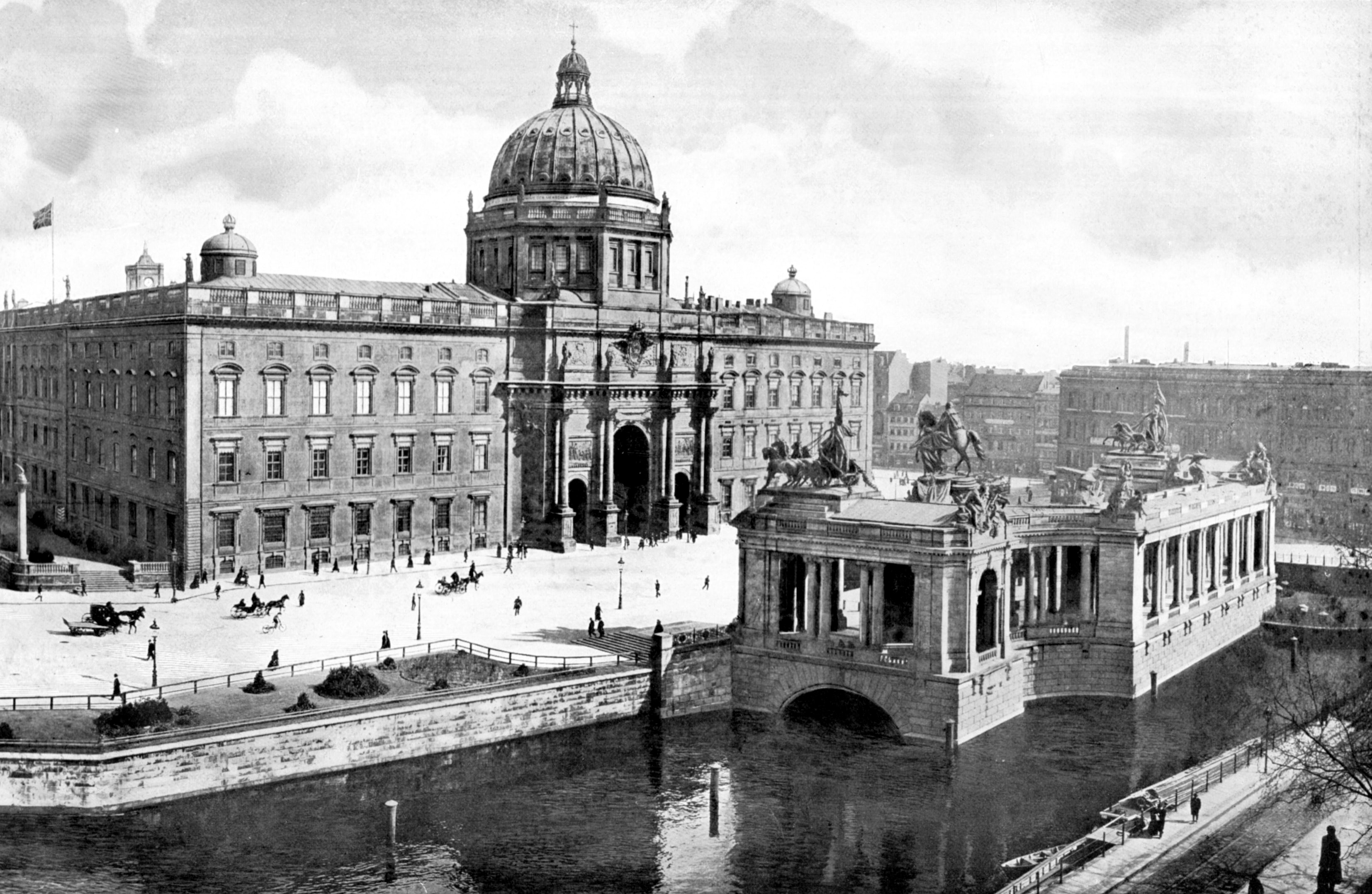 Istana Berlin, kediaman utama Wangsa Hohenzollern.