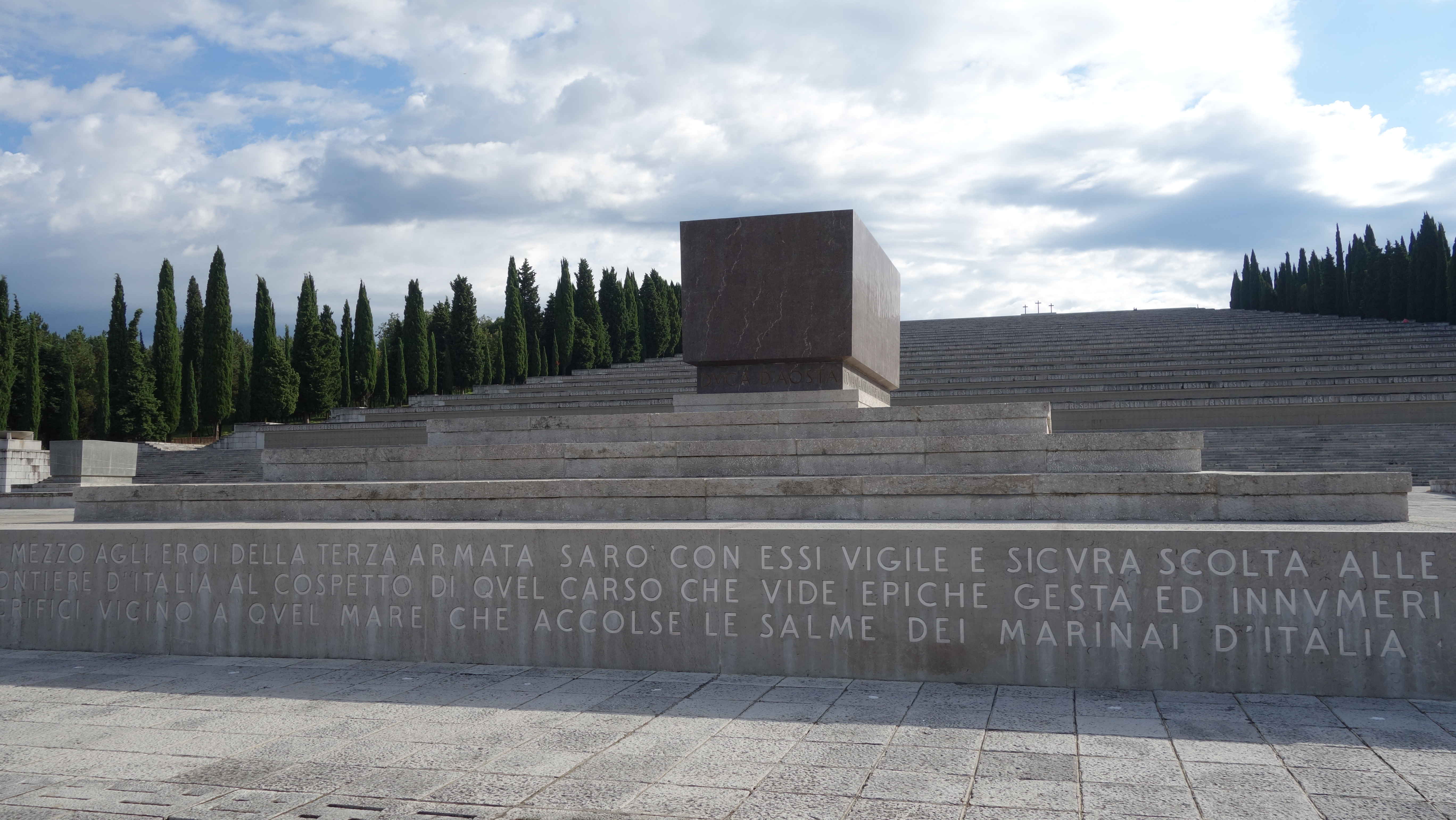 Tugu Peringatan Perang Redipuglia adalah sebuah tugu peringatan Perang Dunia I. Ini adalah tugu peringatan perang terbesar di Italia dan salah satu yang terbesar di dunia.