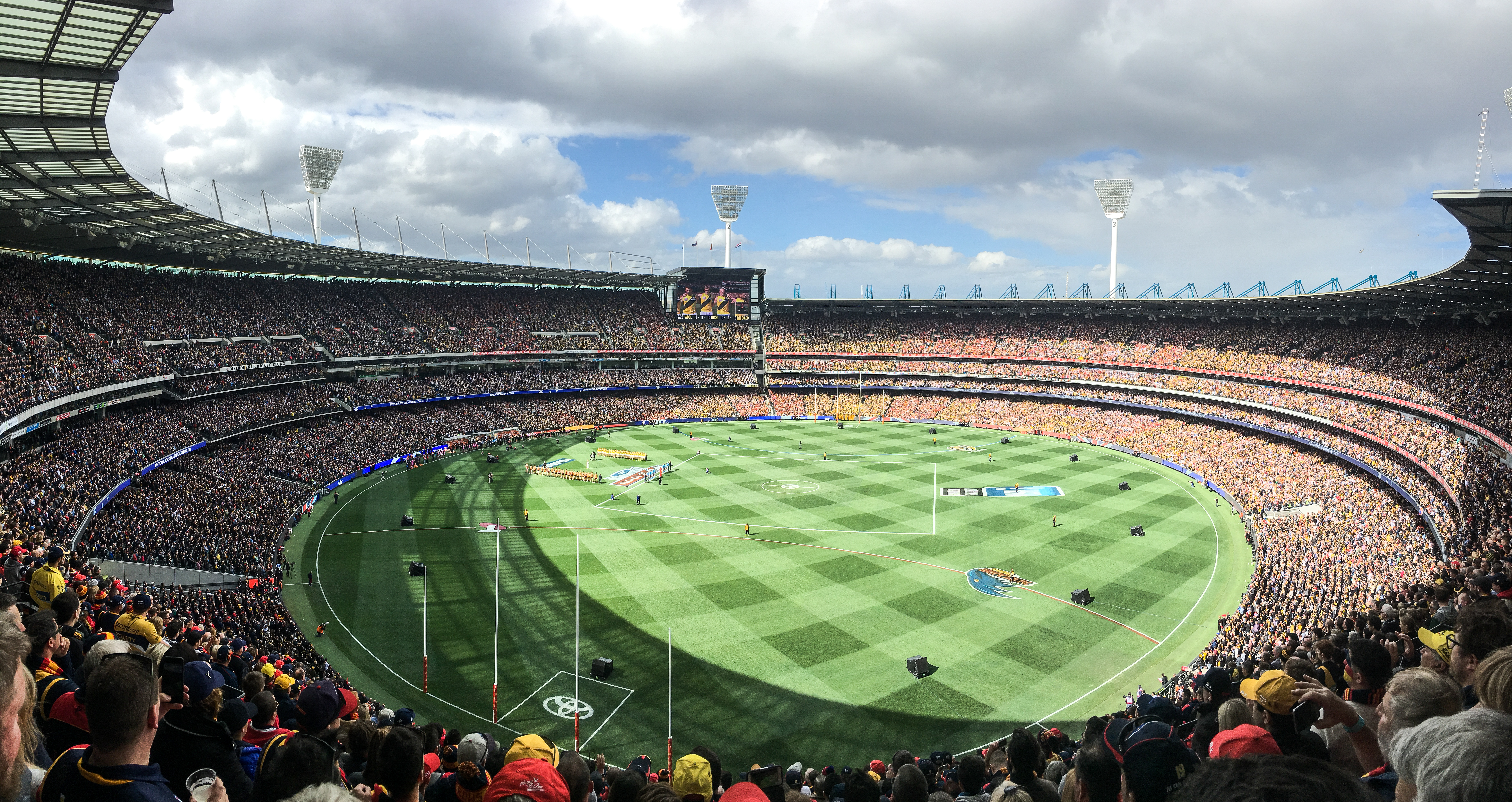 Melbourne Cricket Ground sangat berkait rapat dengan sejarah dan pembangunan kriket dan bola sepak peraturan Australia, dua sukan penonton paling popular di Australia.