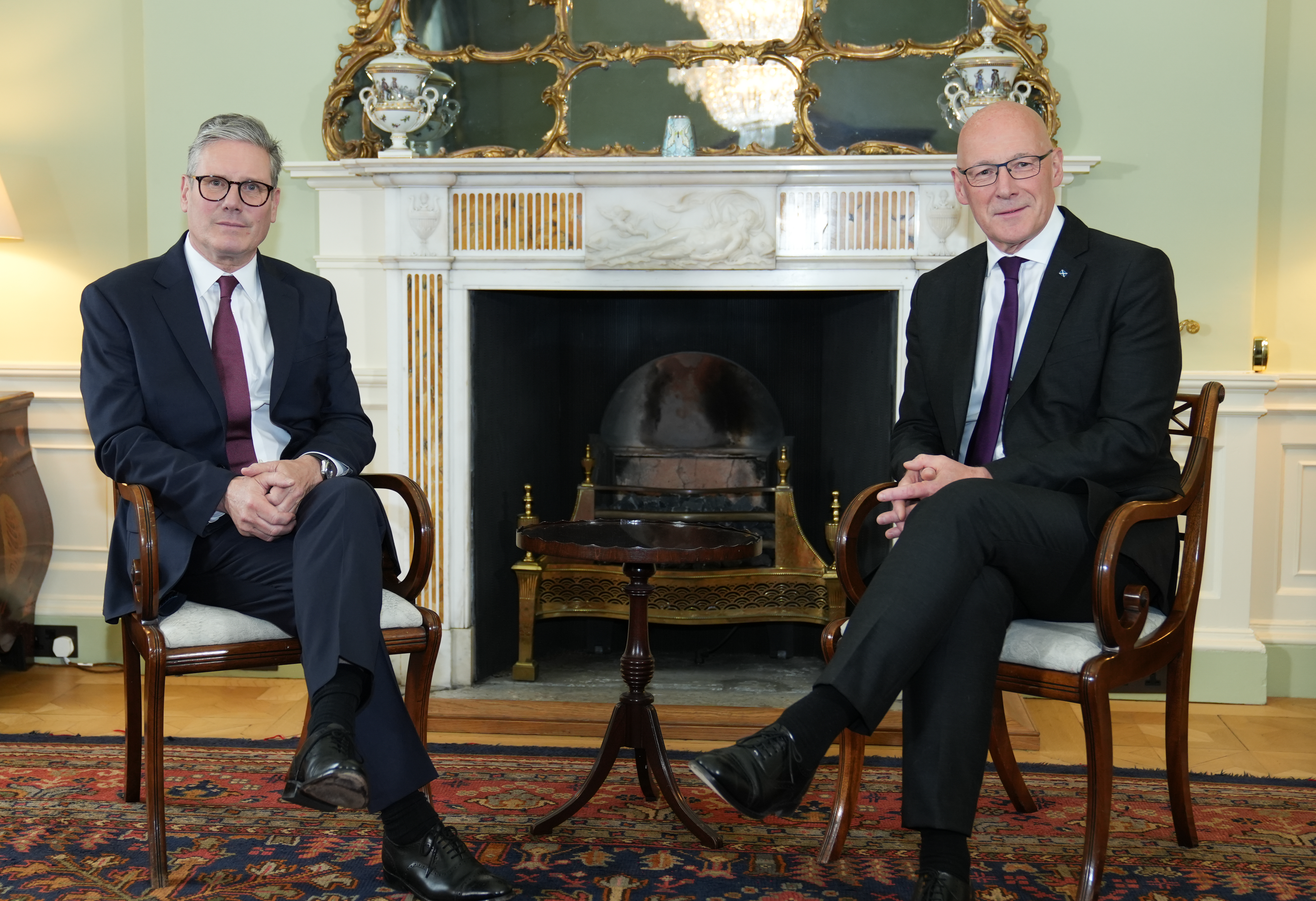Perdana Menteri Keir Starmer bertemu dengan Menteri Pertama Skotlandia John Swinney, kepala Pemerintah Skotlandia, di Bute House, Edinburgh.