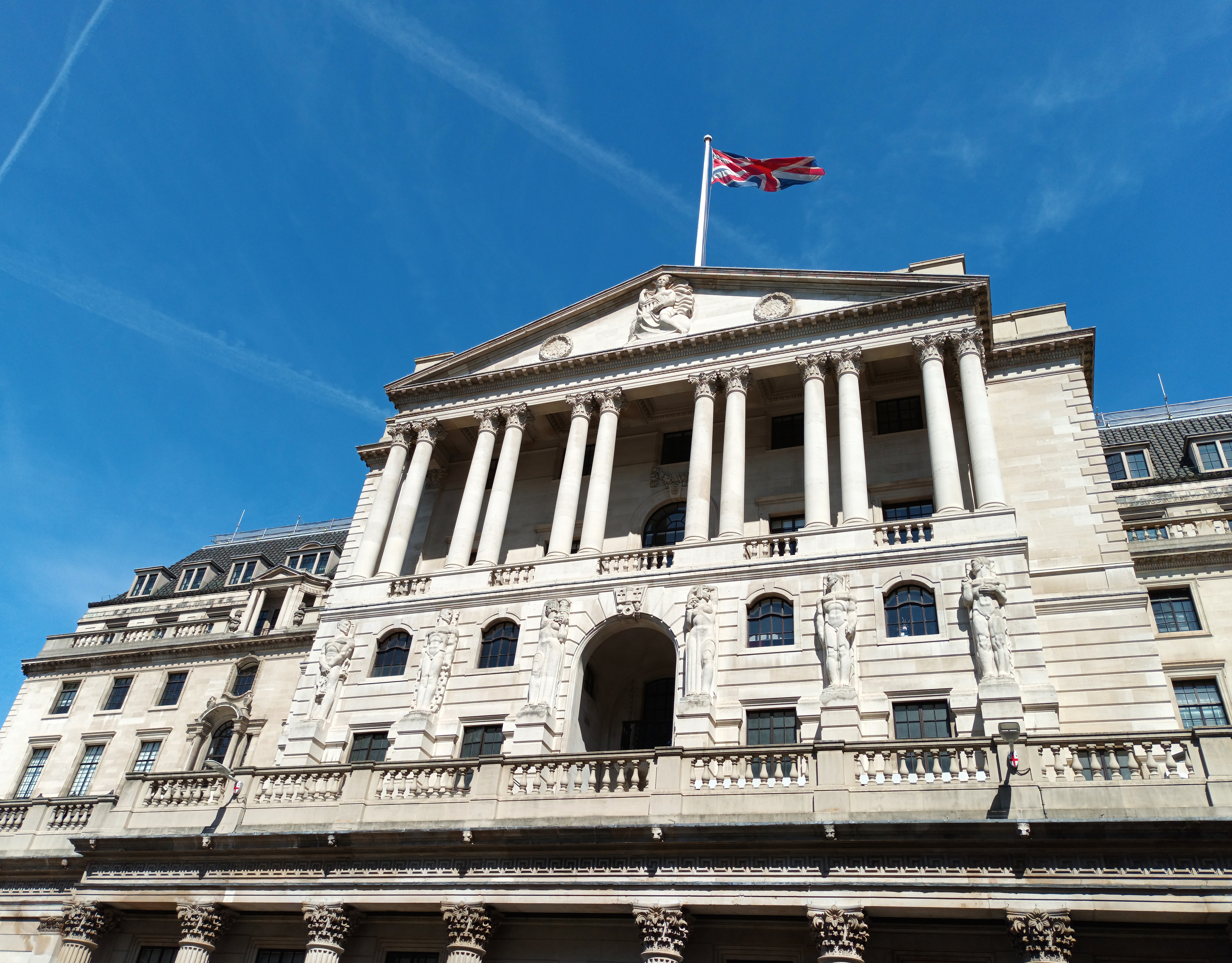Bank of England adalah bank sentral Britania Raya dan model yang menjadi dasar sebagian besar bank sentral modern.