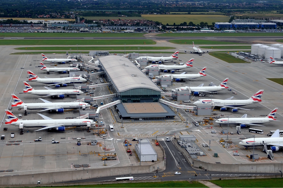 London memiliki sistem bandar udara kota tersibuk di dunia.