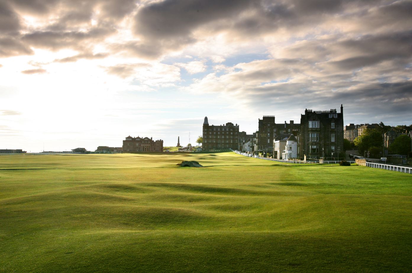 Golf berasal dari Padang Lama di St Andrews di Scotland.
