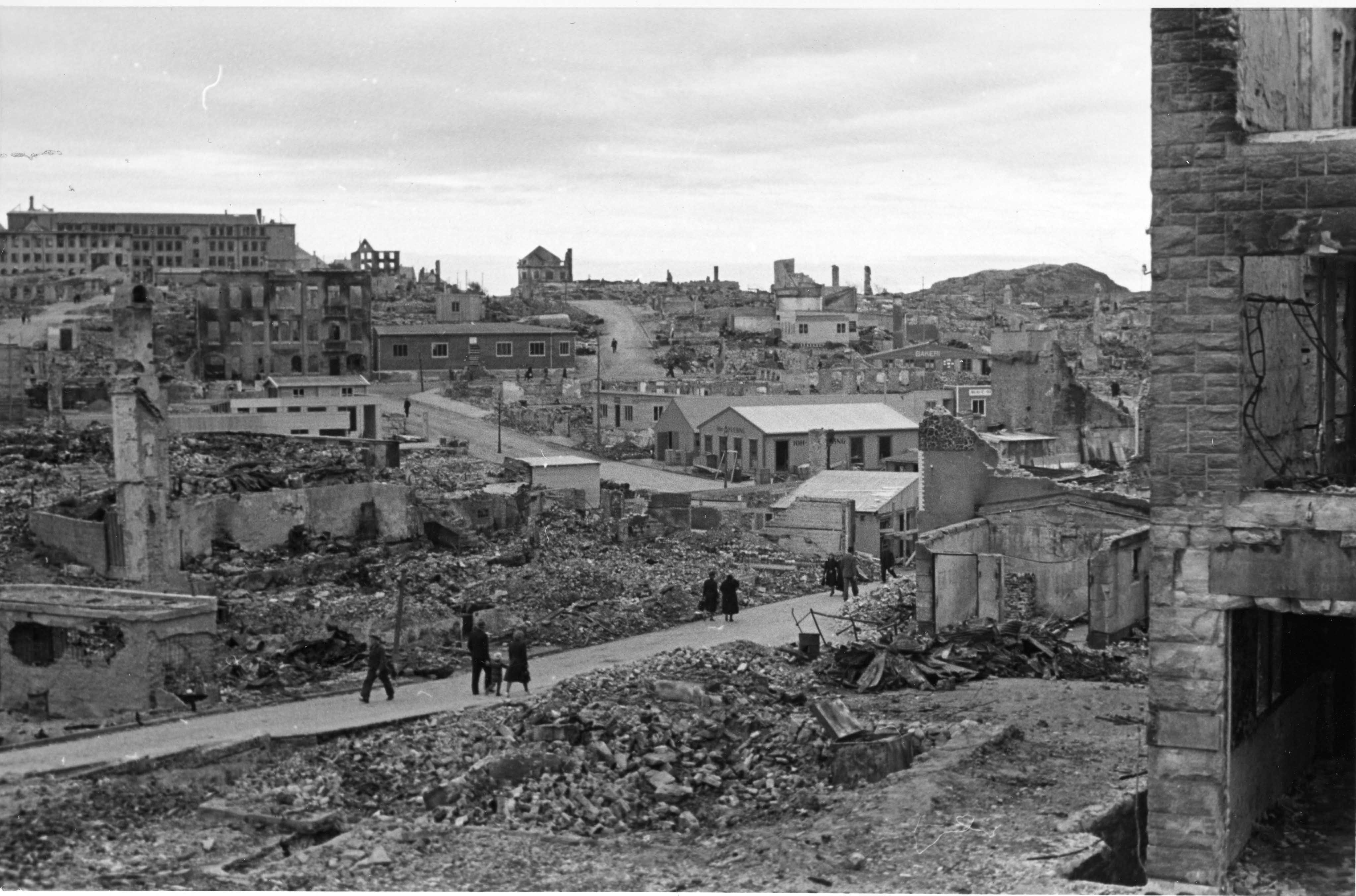 Pengeboman Kristiansund. Pencerobohan Jerman mengakibatkan 24 bandar dibom pada musim bunga 1940.