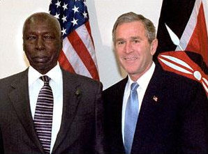 Daniel arap Moi, Tổng thống thứ hai của Kenya, và George W. Bush, năm 2001