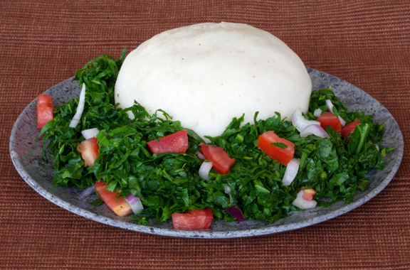 Ugali và sukuma wiki, những món ăn chủ yếu của ẩm thực Kenya.