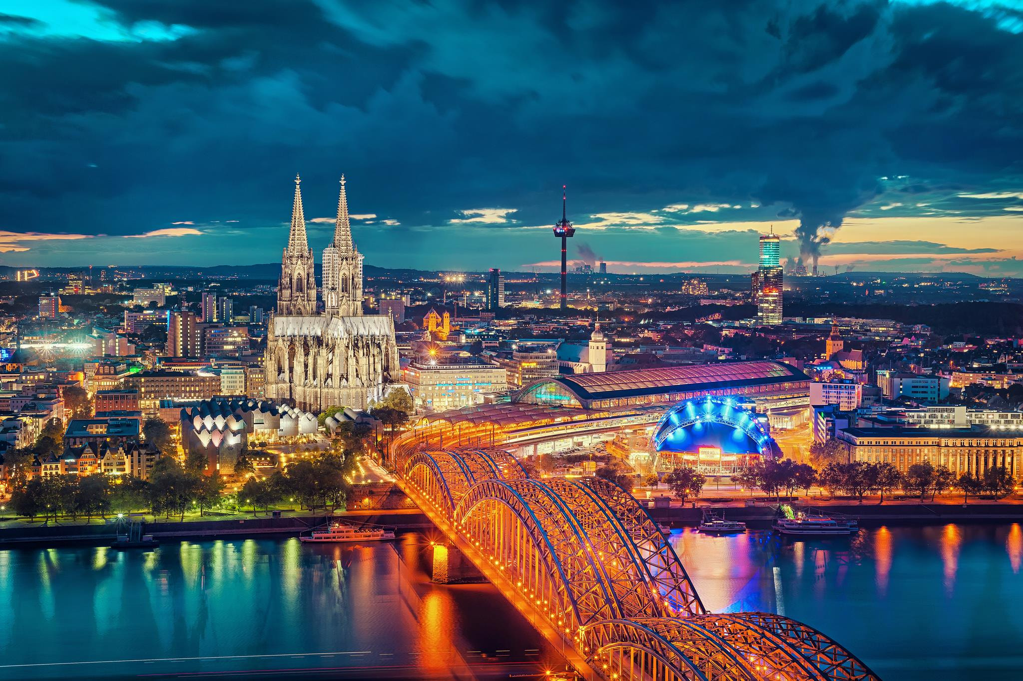 Katedral Köln, sebuah Situs Warisan Dunia UNESCO.