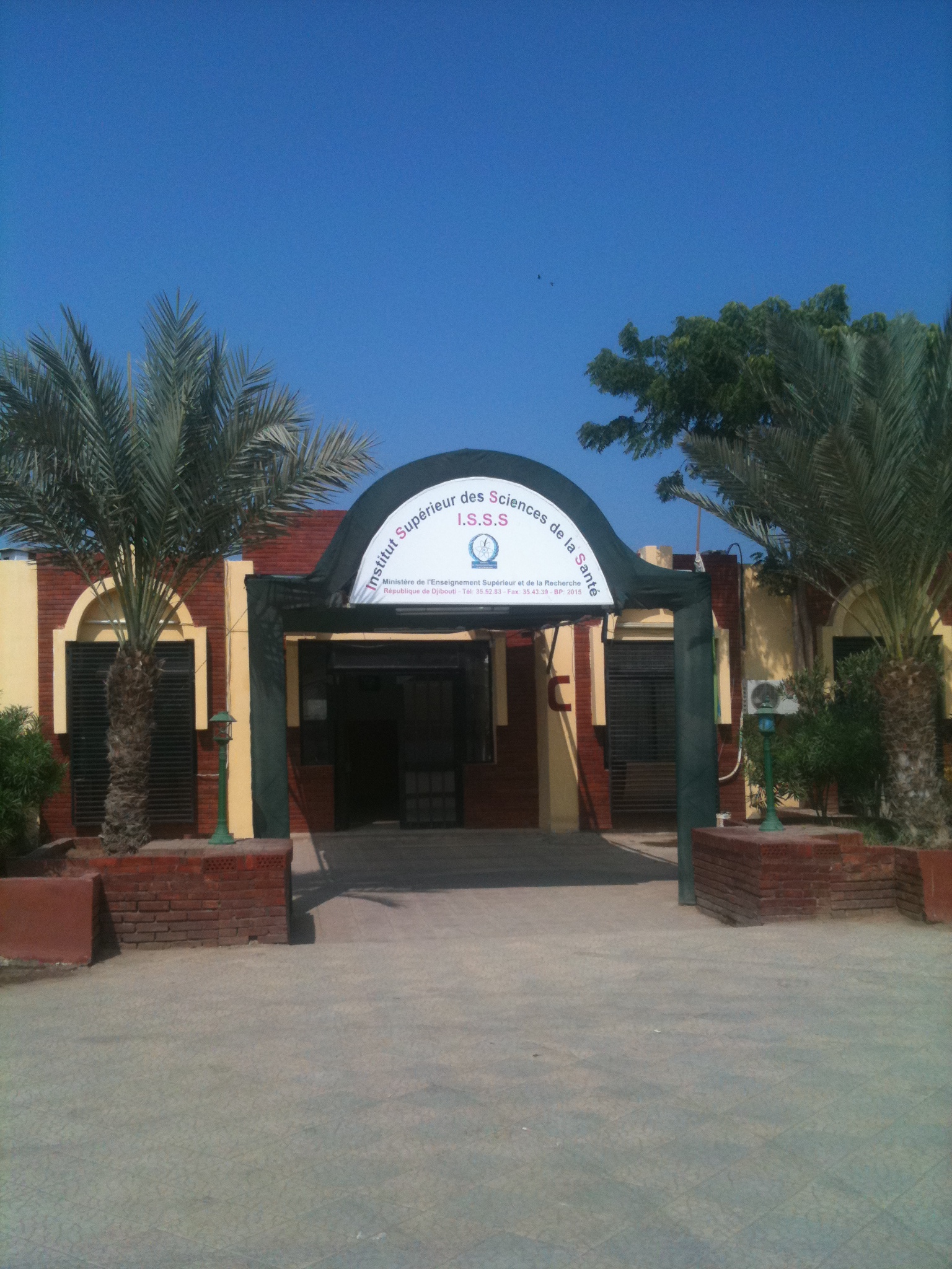 Pintu masuk ke Fakulti Perubatan ISSS di Bandar Raya Djibouti.