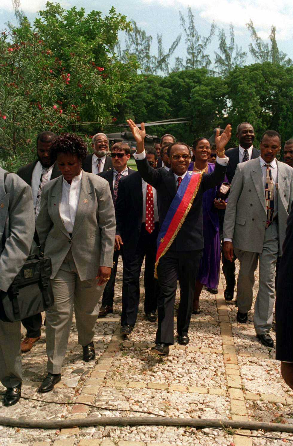 Jean-Bertrand Aristide trở về Haiti sau cuộc xâm lược do Hoa Kỳ lãnh đạo năm 1994 nhằm loại bỏ chế độ được cài đặt bởi Đảo chính Haiti năm 1991