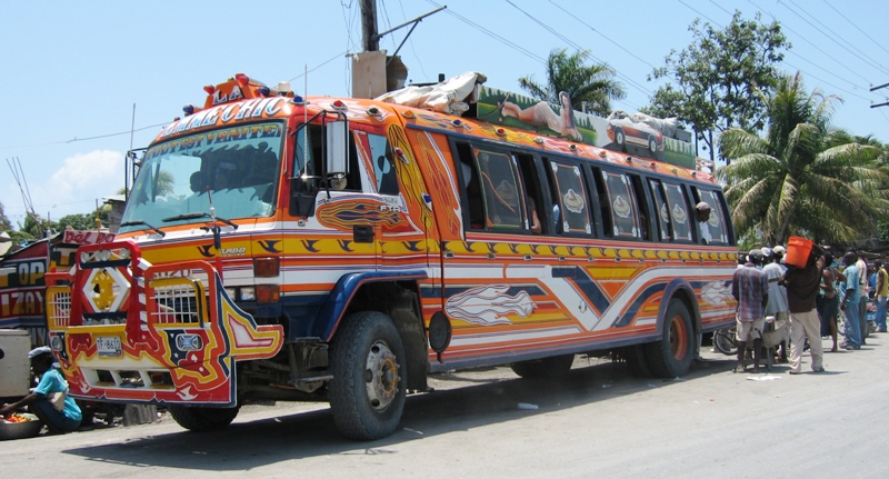Một chiếc xe buýt