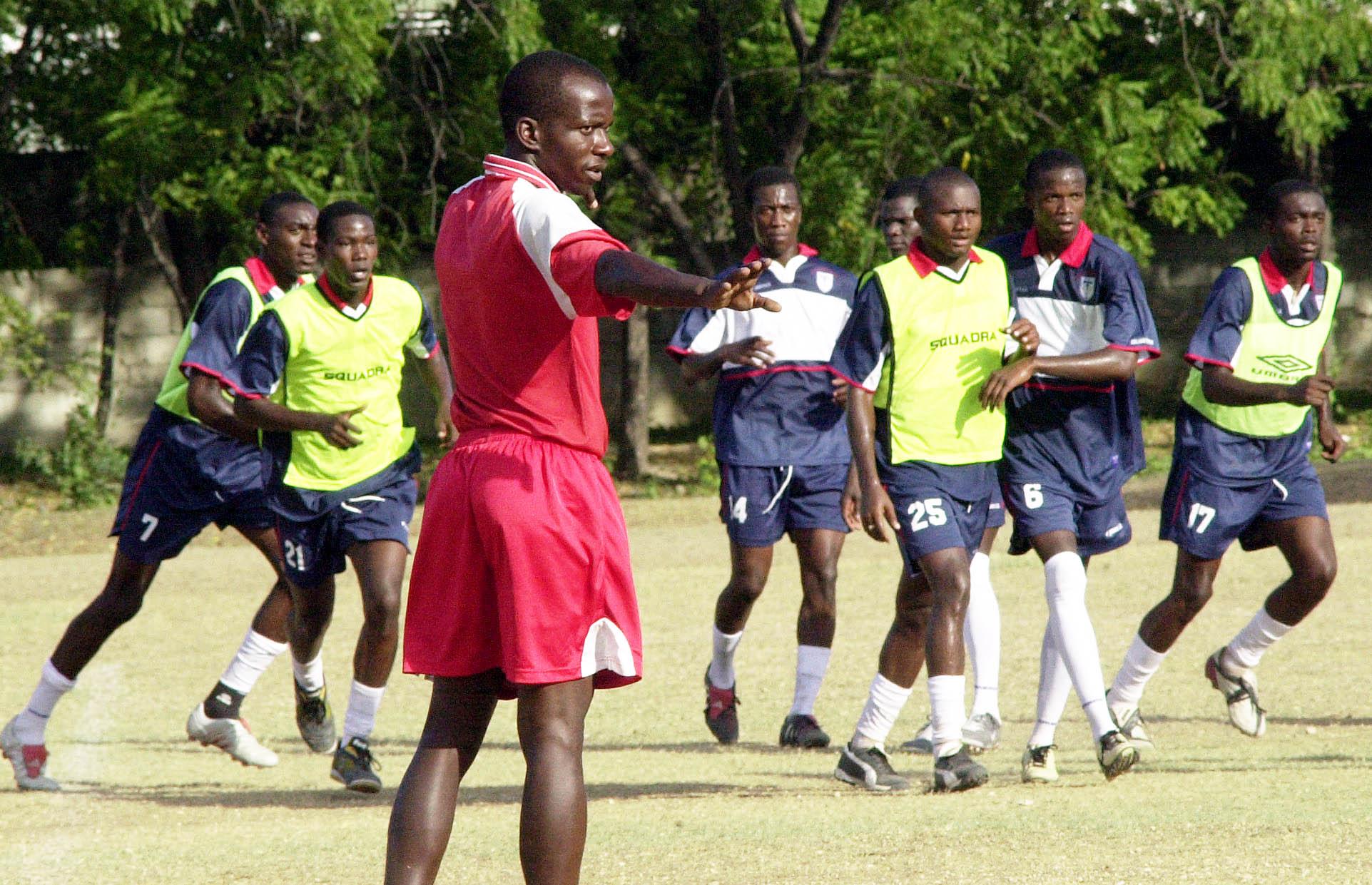 Đội tuyển bóng đá quốc gia Haiti tập luyện tại Port-au-Prince, 2004