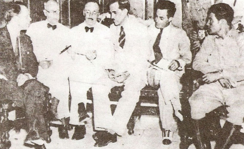 1933년 5인 위원회. 군대를 장악한 풀헨시오 바티스타가 맨 오른쪽에 보인다.