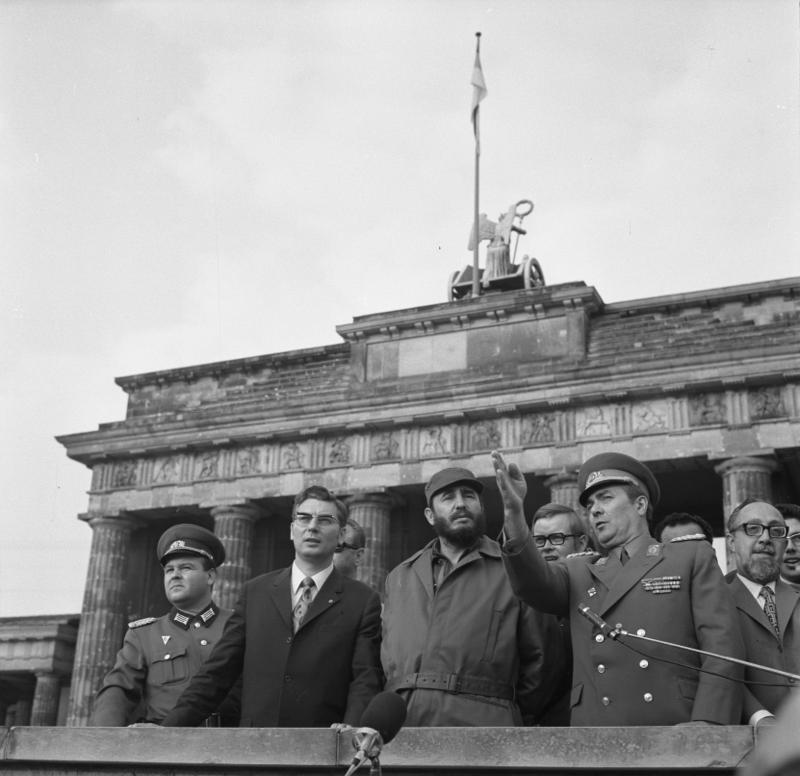피델 카스트로와 동독 정치국 위원들, 1972년