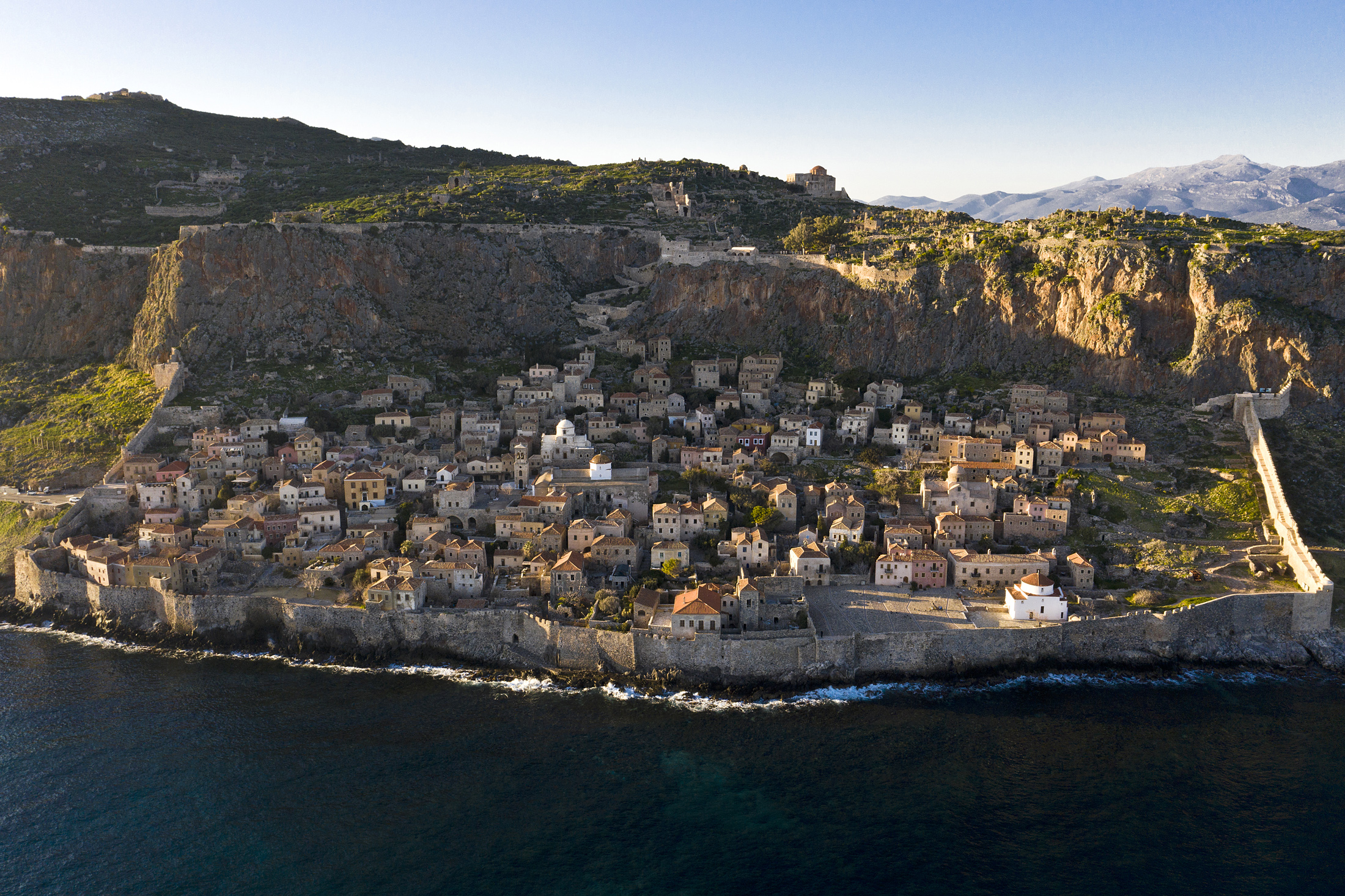 Pemandangan kota benteng abad pertengahan Monemvasia