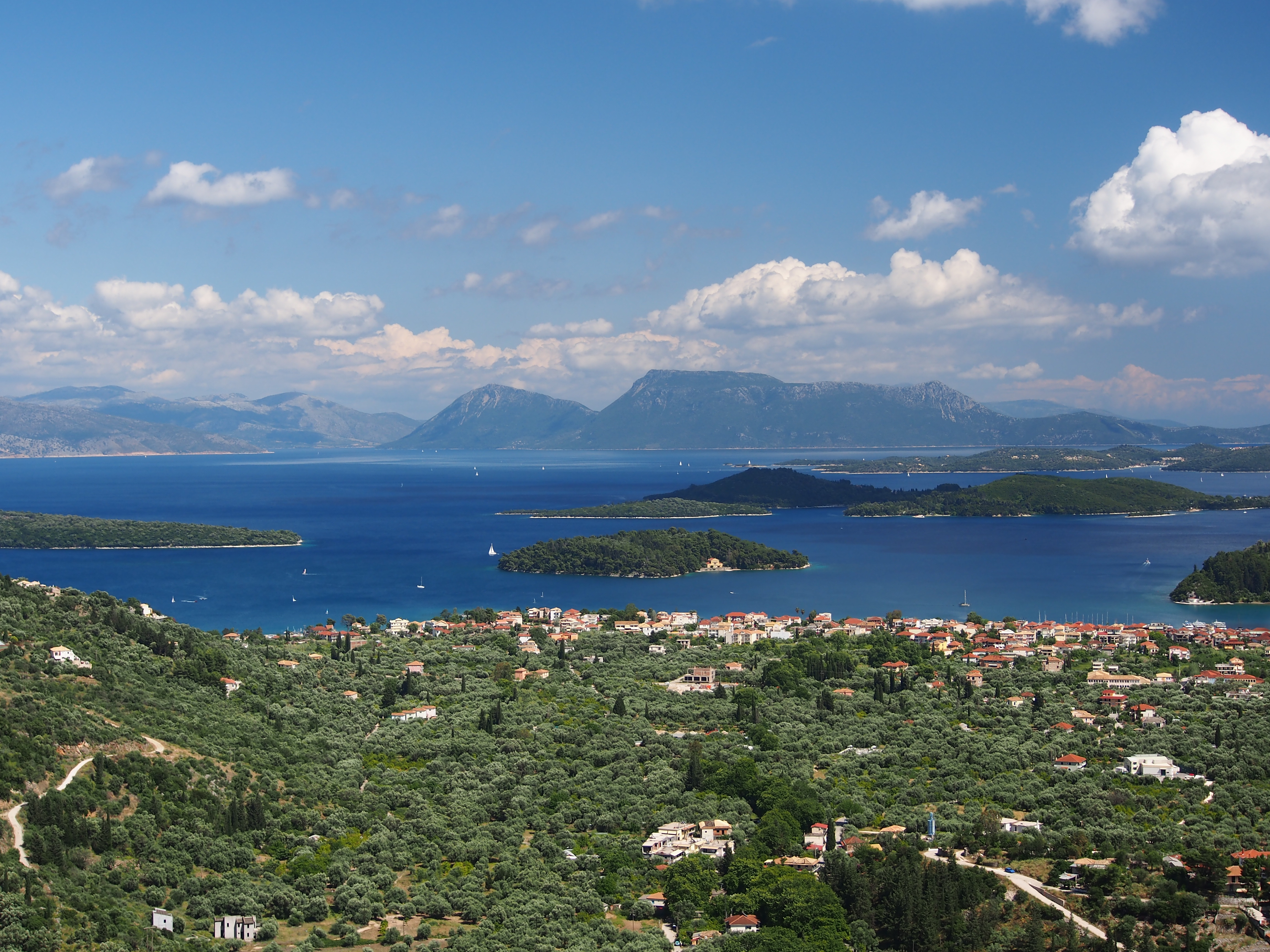 Đất liền Hy Lạp và một số đảo nhỏ nhìn từ Nydri, Lefkada