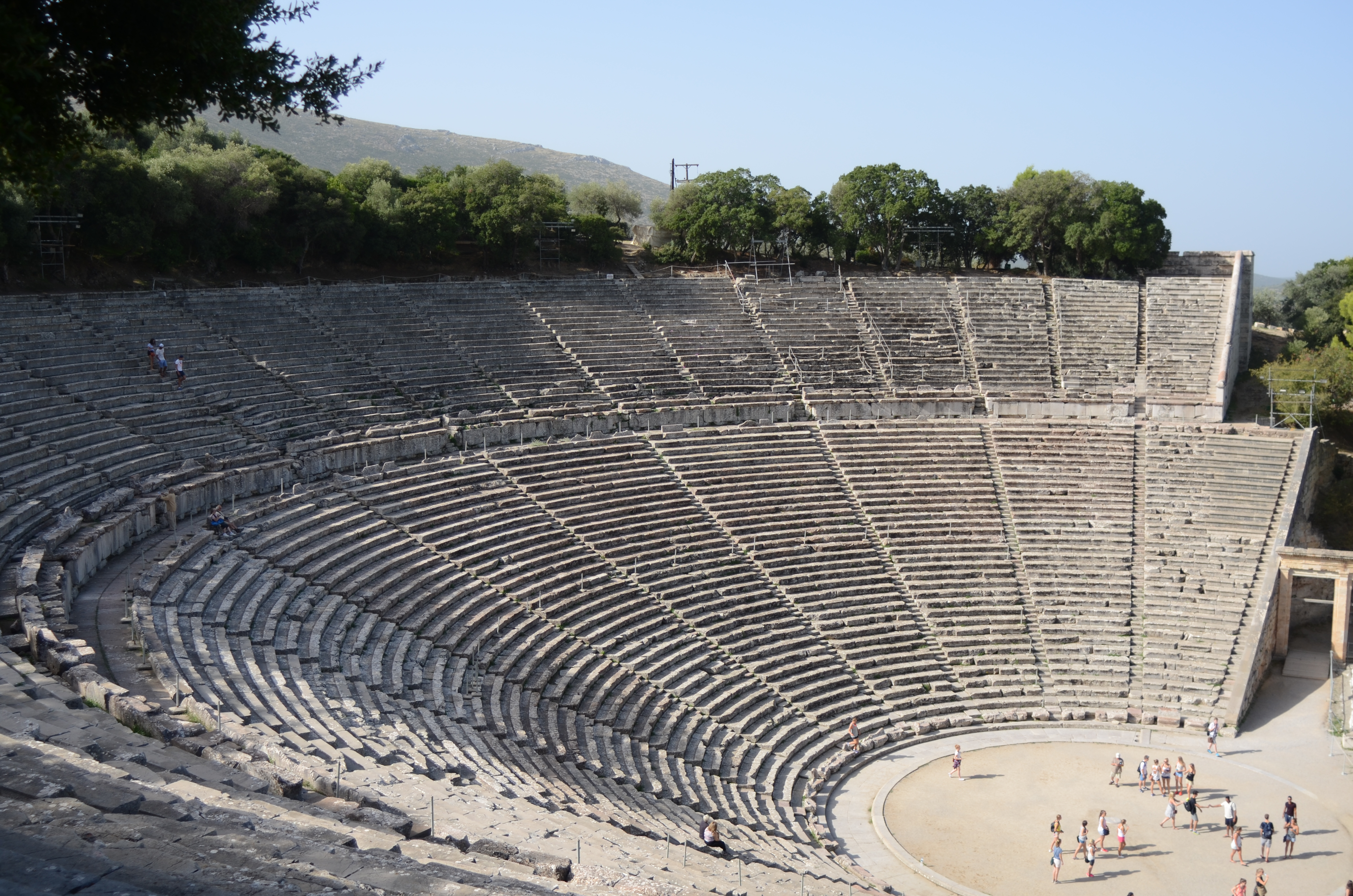 Teater Kuno Epidaurus, digunakan setiap tahun untuk pertunjukan teater sejak 1955