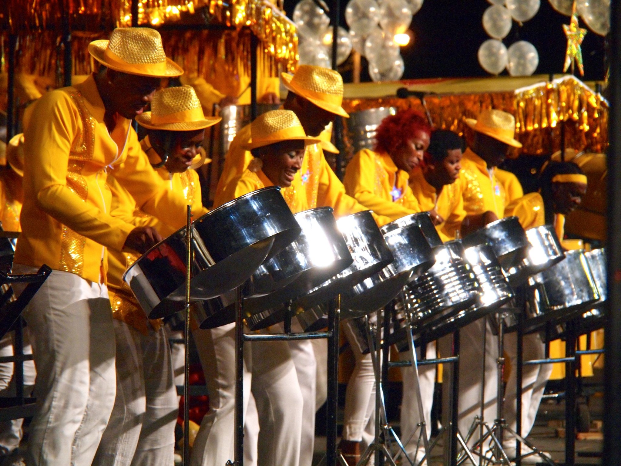 Grup musik steelpan di Karnaval