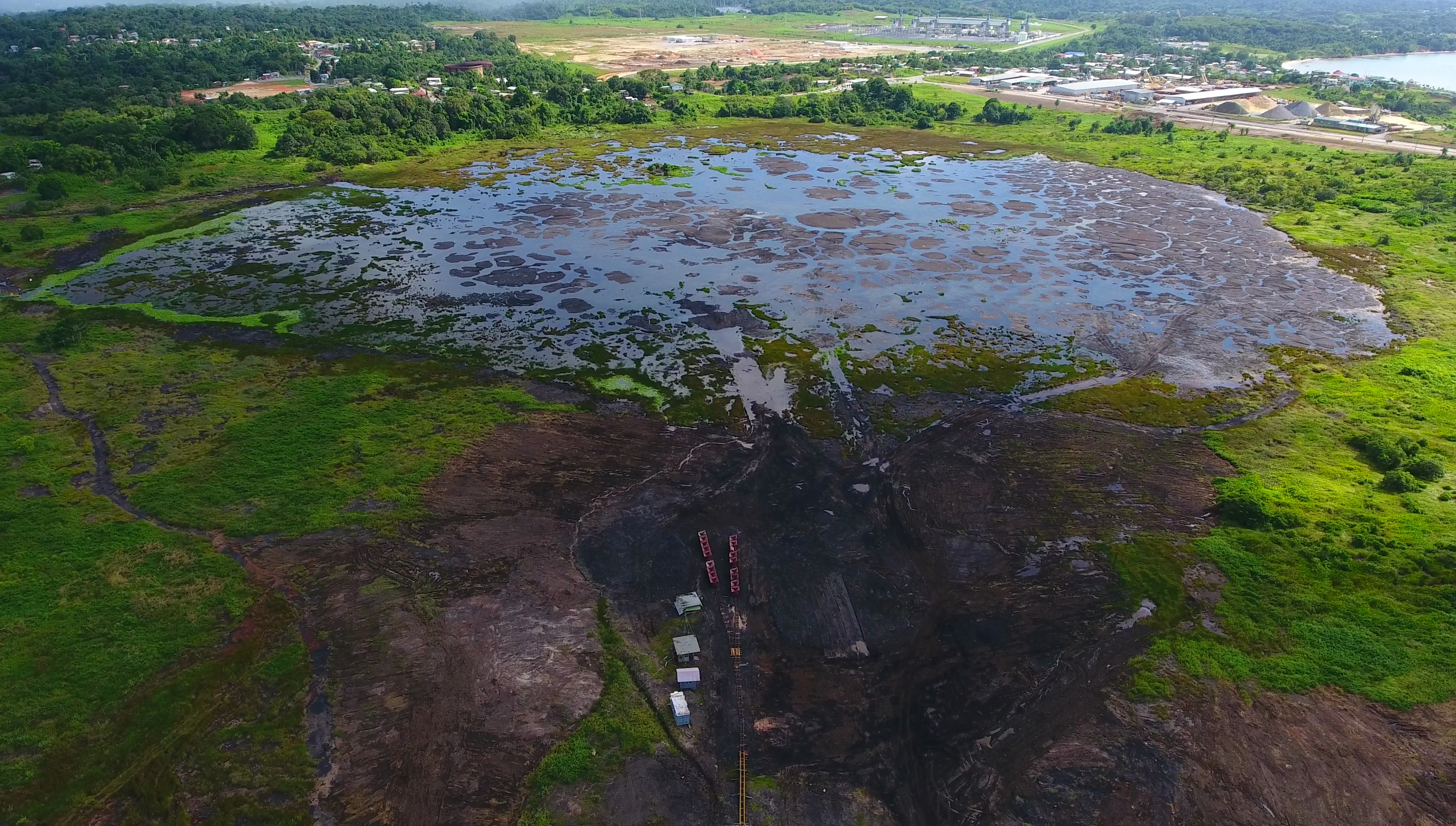 Danau Pitch, di barat daya Trinidad