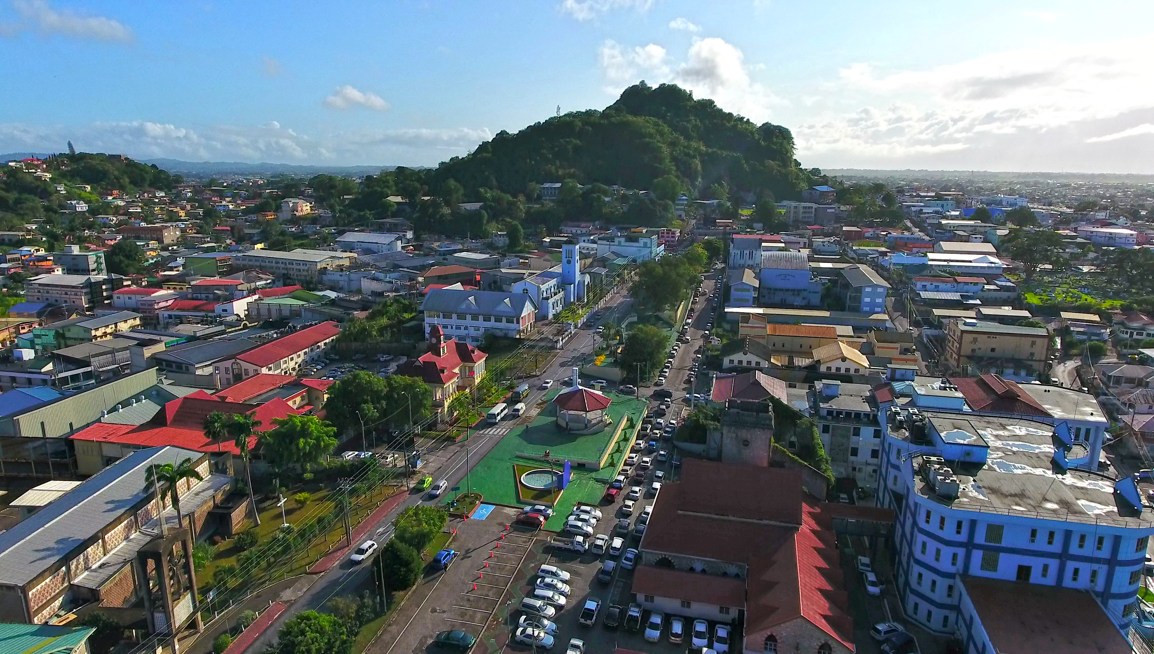 Bahasa Spanyol dapat ditemukan di banyak nama tempat, di sini ditunjukkan kota San Fernando