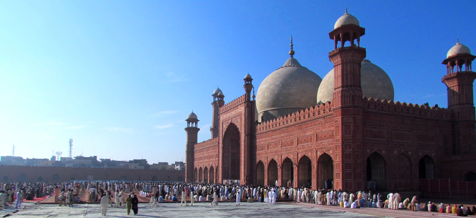 Cầu nguyện Eid tại Nhà thờ Hồi giáo Badshahi ở Lahore