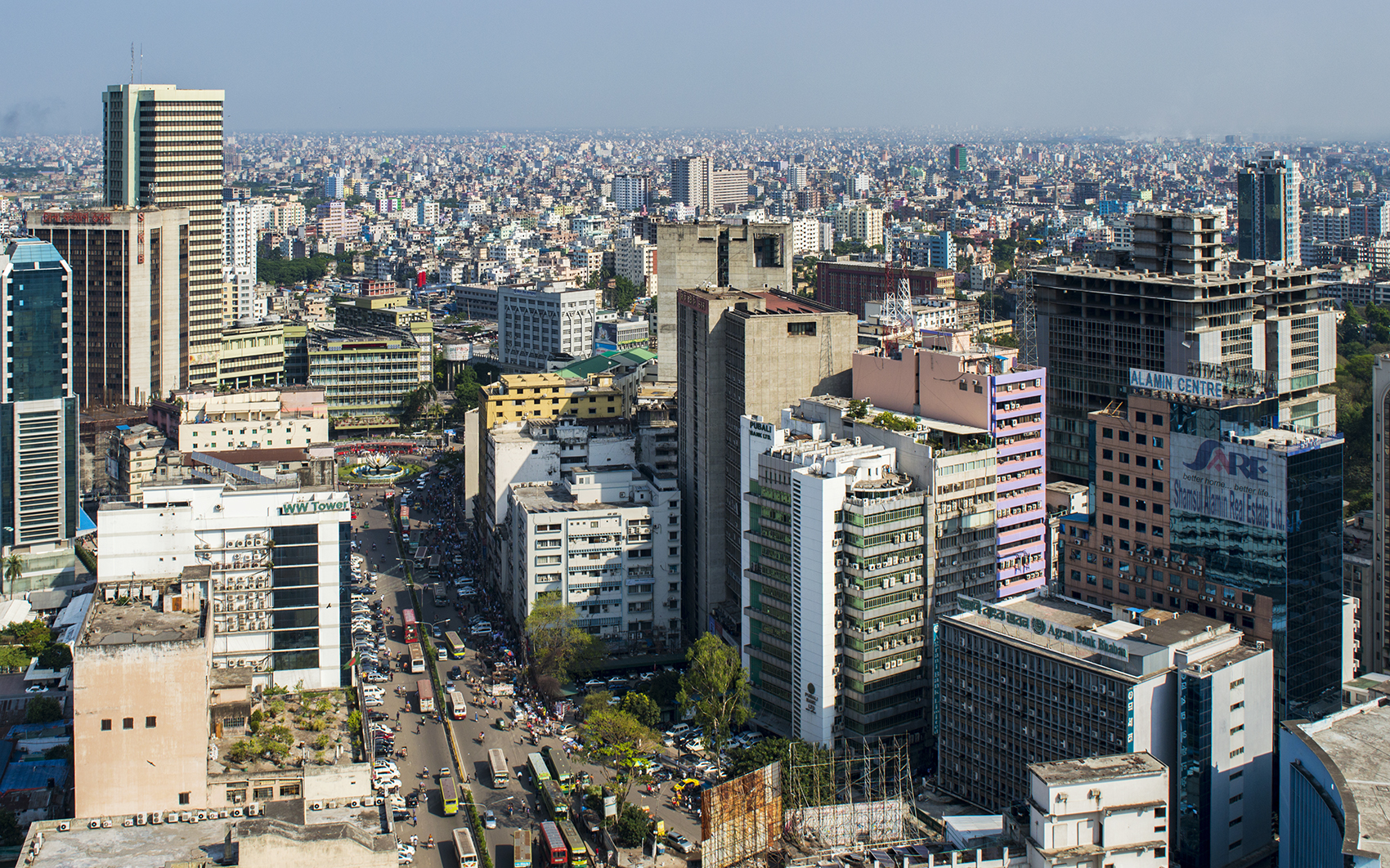 Motijheel di ibu negara Dhaka ialah daerah komersial terbesar di bandar raya itu.