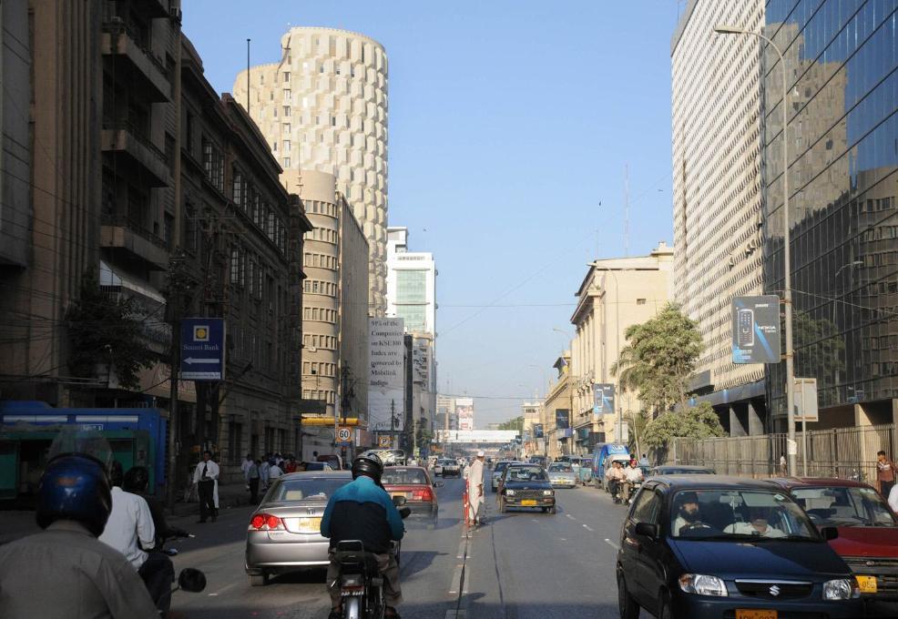 カラチはパキスタン最大の都市であり、都市圏人口が1000万人を超える世界有数のメガシティである